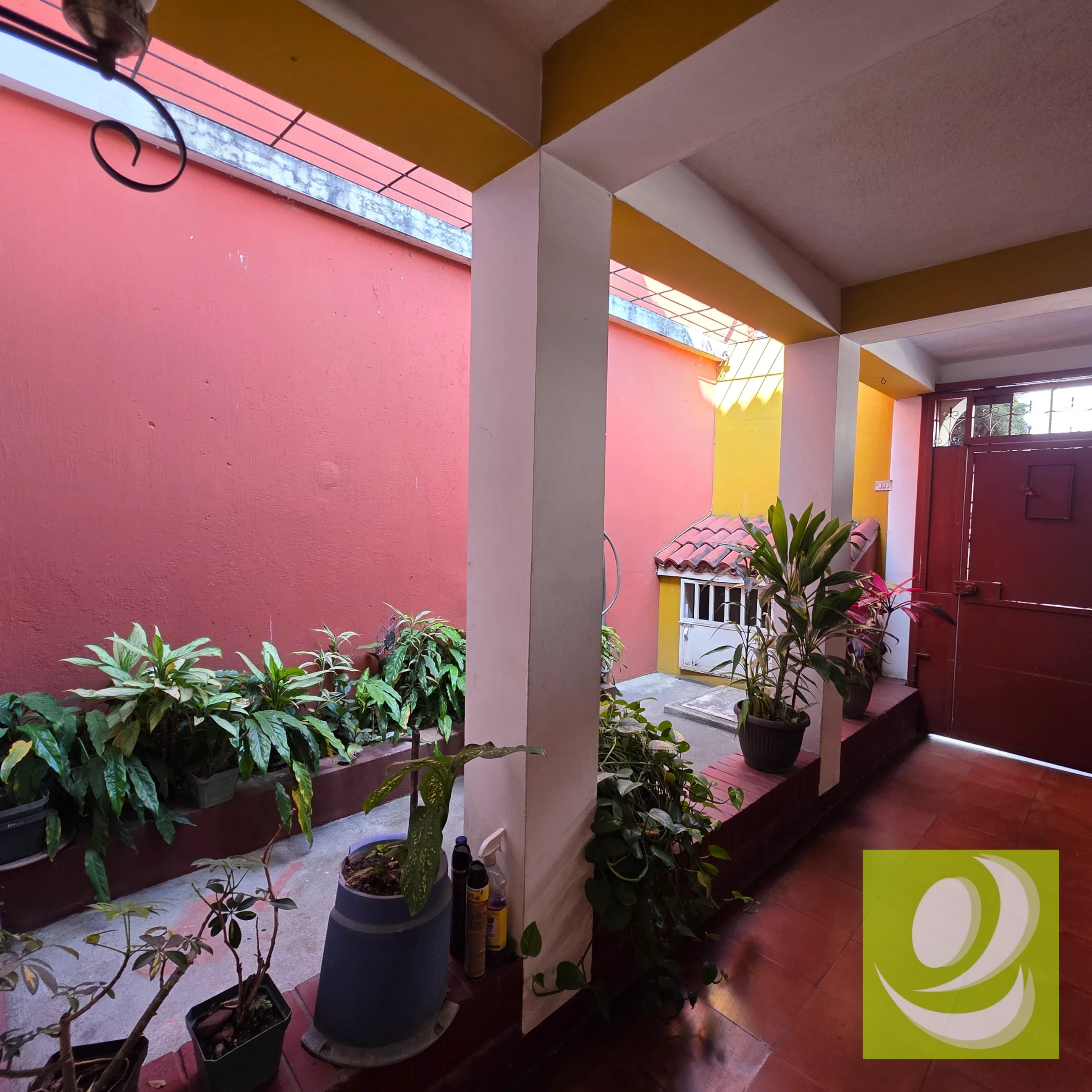 Vendo casa comercial en Valle del Sol Z. 4 de Mixco - 2