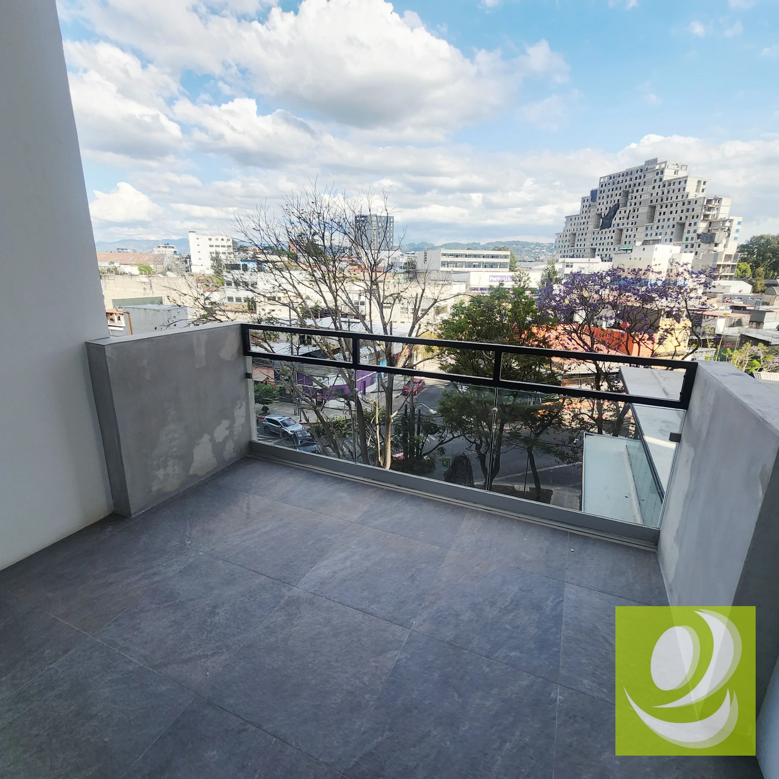 APARTAMENTO MODERNO EN VENTA O RENTA ZONA 4 - 4