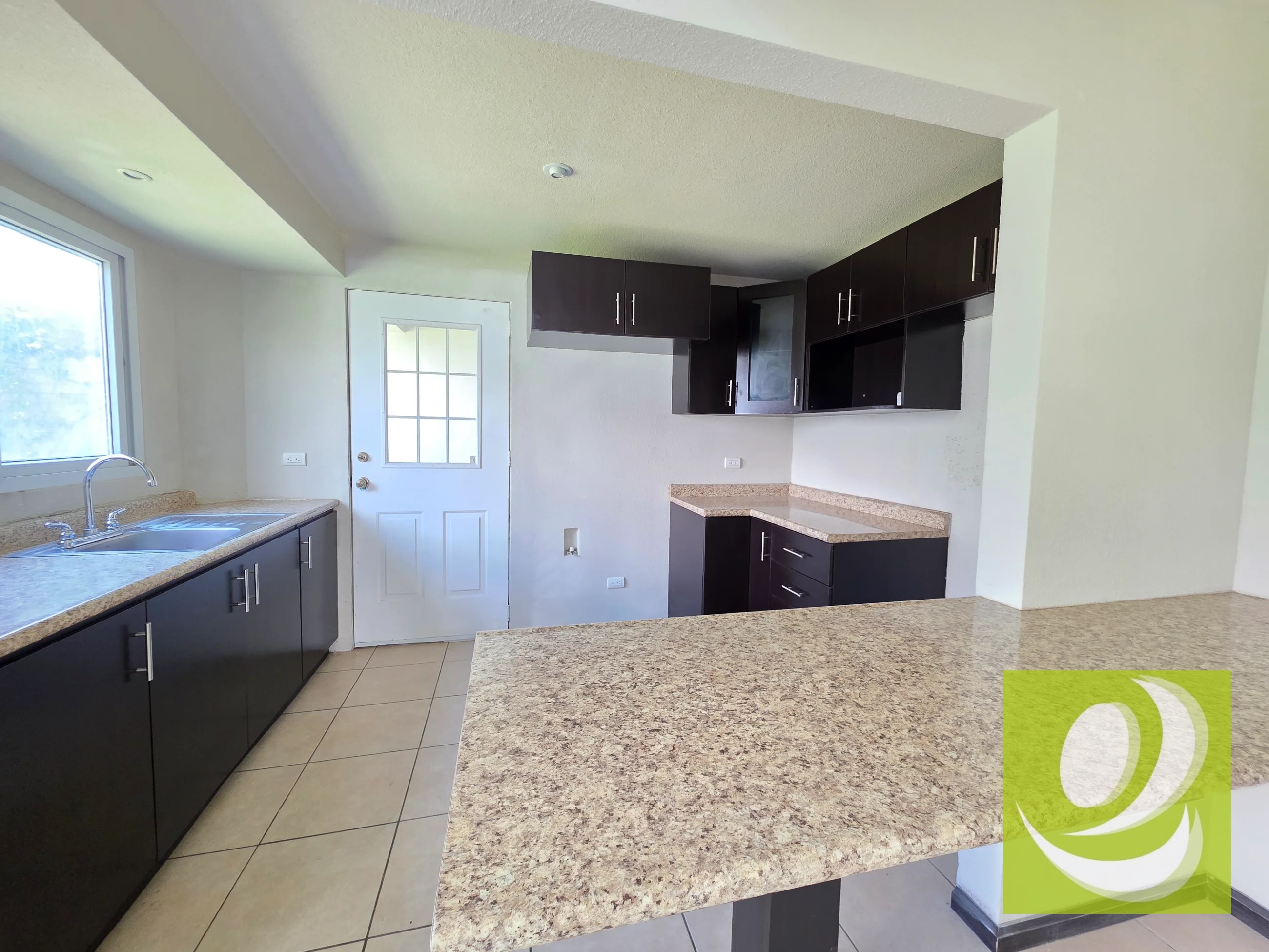 VENDO CASA CON DOBLE TERRENO EN HACIENDA DE LAS FLORES VILLA NUEVA - 6