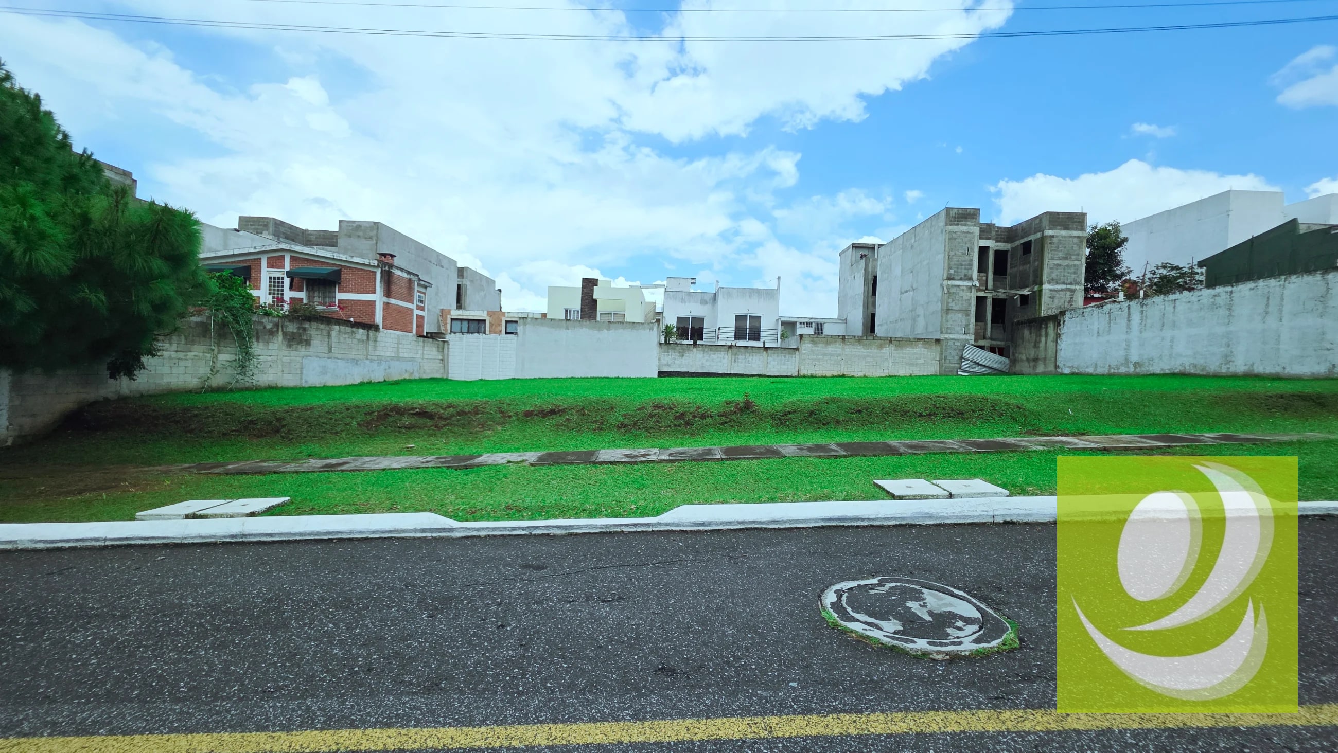 2 TERRENO EN VENTA HACIENDA REAL ZONA 16 , Ciudad de Guatemala Q2,200,000.00 (se pueden vender por separado) PVT 010-09-25 - 1
