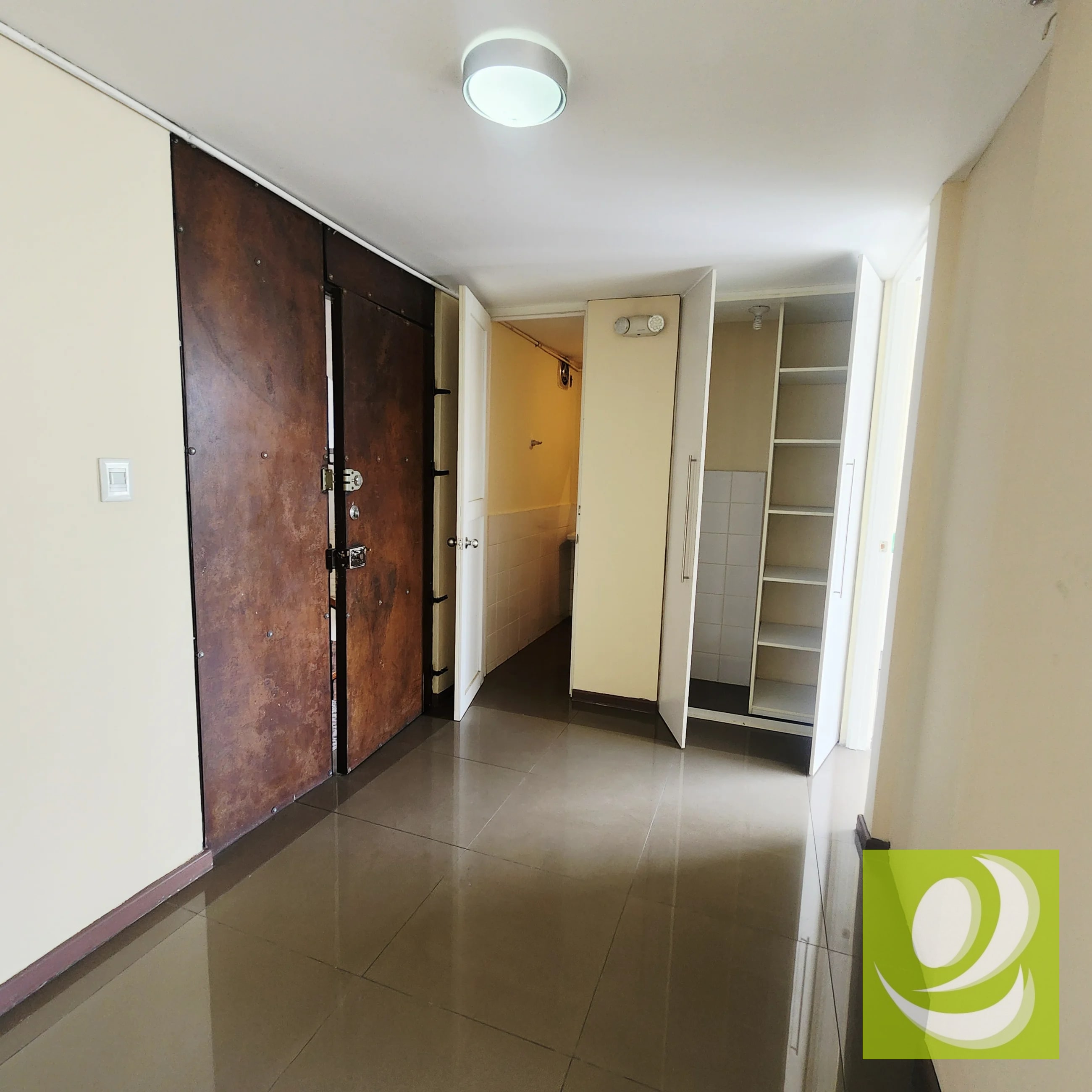 OFICINA COMERCIAL PLAZUELA ESPAÑA ZONA 9 - Q2,500 - PAL-021-12-22-4 - 2