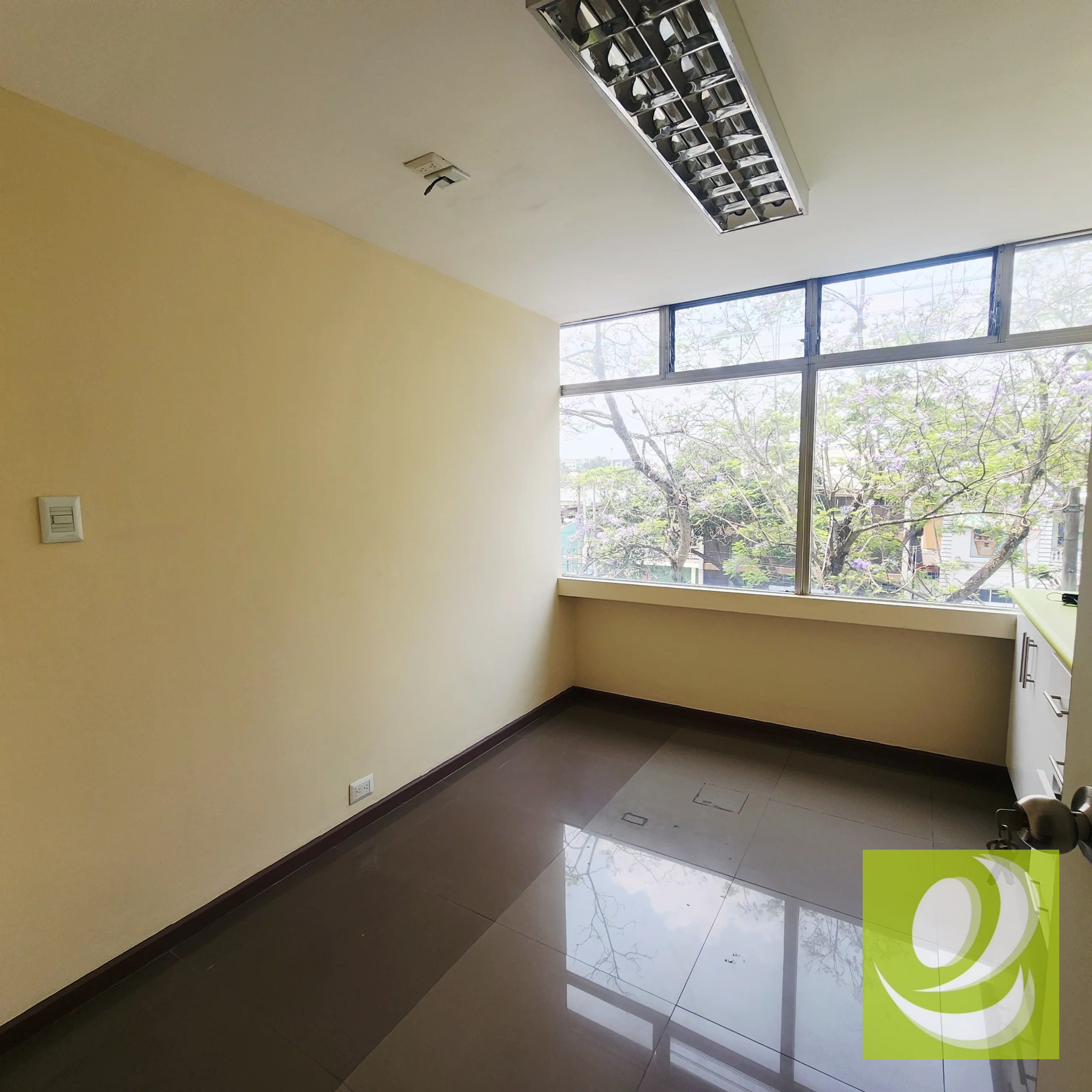 OFICINA COMERCIAL PLAZUELA ESPAÑA ZONA 9 - Q2,500 - PAL-021-12-22-4 - 1