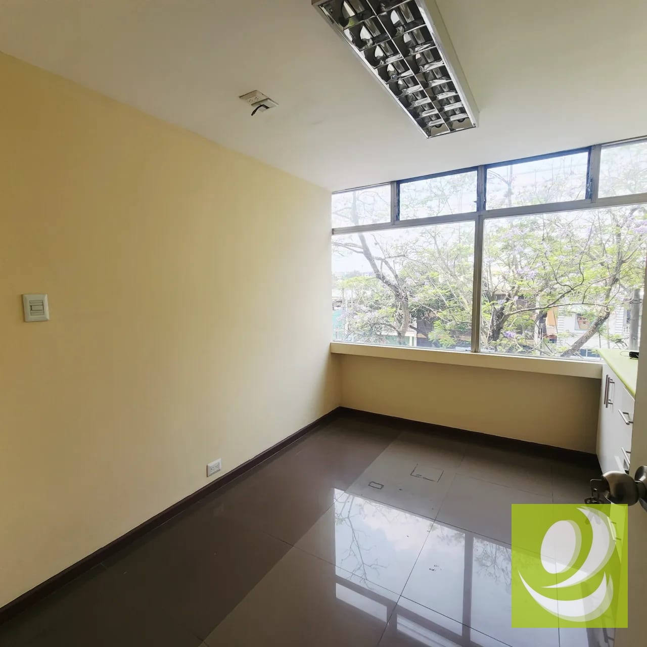 OFICINA COMERCIAL PLAZUELA ESPAÑA ZONA 9 - Q2,500 - PAL-021-12-22-4 — Clínica en Alquiler en Plazuela, Zona 9, Guatemala, Ciudad — foto 1 de 5