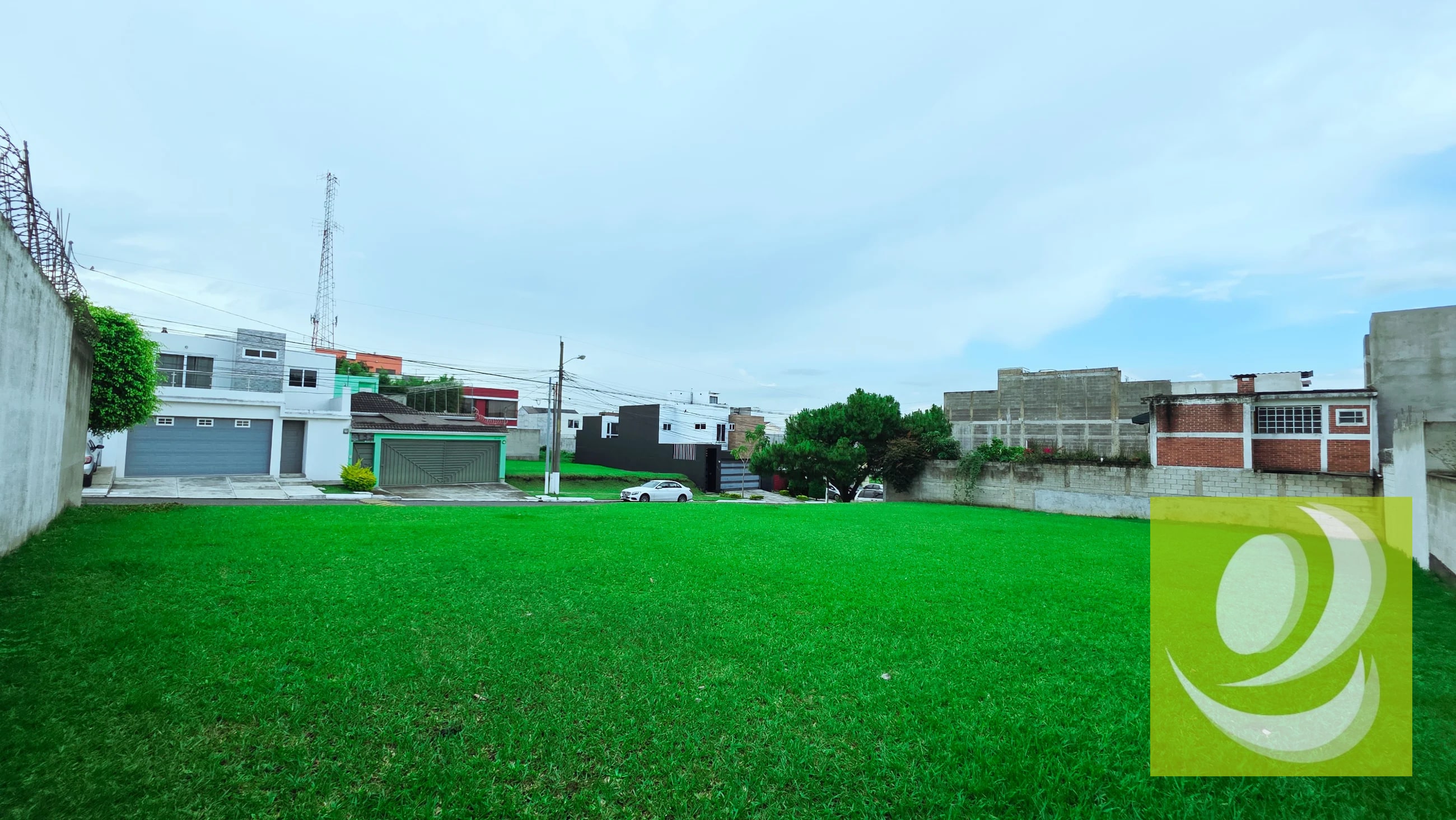 Terreno Grande en Venta en Hacienda Real Zona 16 - 3