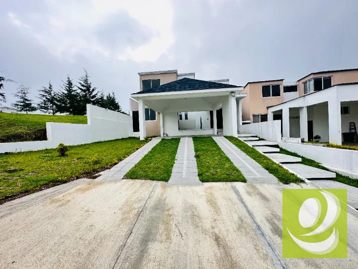 Casa en Venta para Inversión en La Fontana Km 25 CAES — Casa en Venta en Santa Catarina Pinula, Guatemala, Ciudad — foto 1 de 16