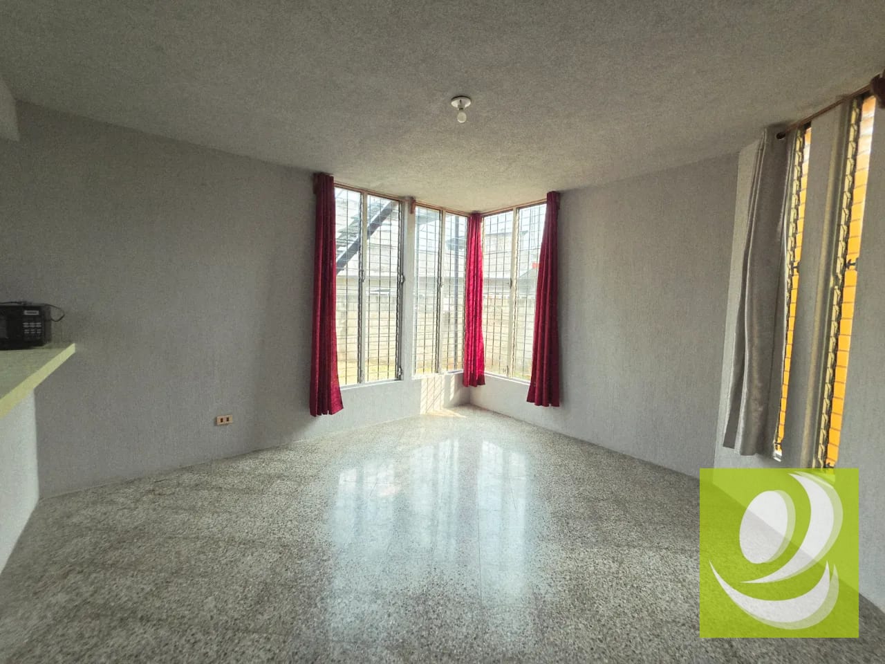 CASA GRANDE EN VENTA EN PINARES DE SAN CRISTOBAL — Casa en Venta en Pinares de San Cristobal, Zona 8 Mixco, Guatemala, Ciudad — foto 5 de 14