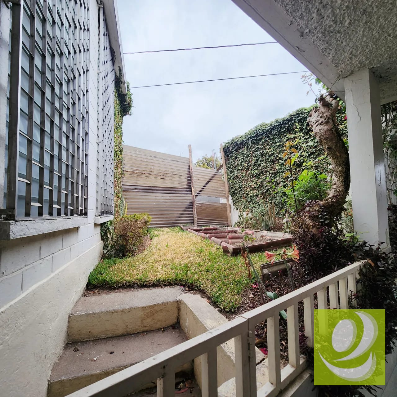 🏡¡LA CASA IDEAL PARA TU FAMILIA TE ESPERA EN SANTA RITA II, ZONA 2 DE MIXCO! — Casa en Venta en Zona 2 Mixco, Guatemala, Ciudad — foto 2 de 7