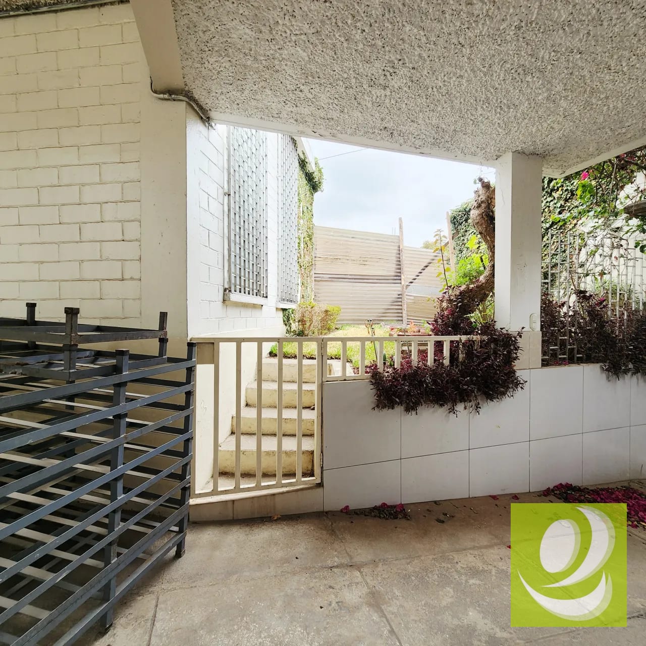 🏡¡LA CASA IDEAL PARA TU FAMILIA TE ESPERA EN SANTA RITA II, ZONA 2 DE MIXCO! — Casa en Venta en Zona 2 Mixco, Guatemala, Ciudad — foto 3 de 7