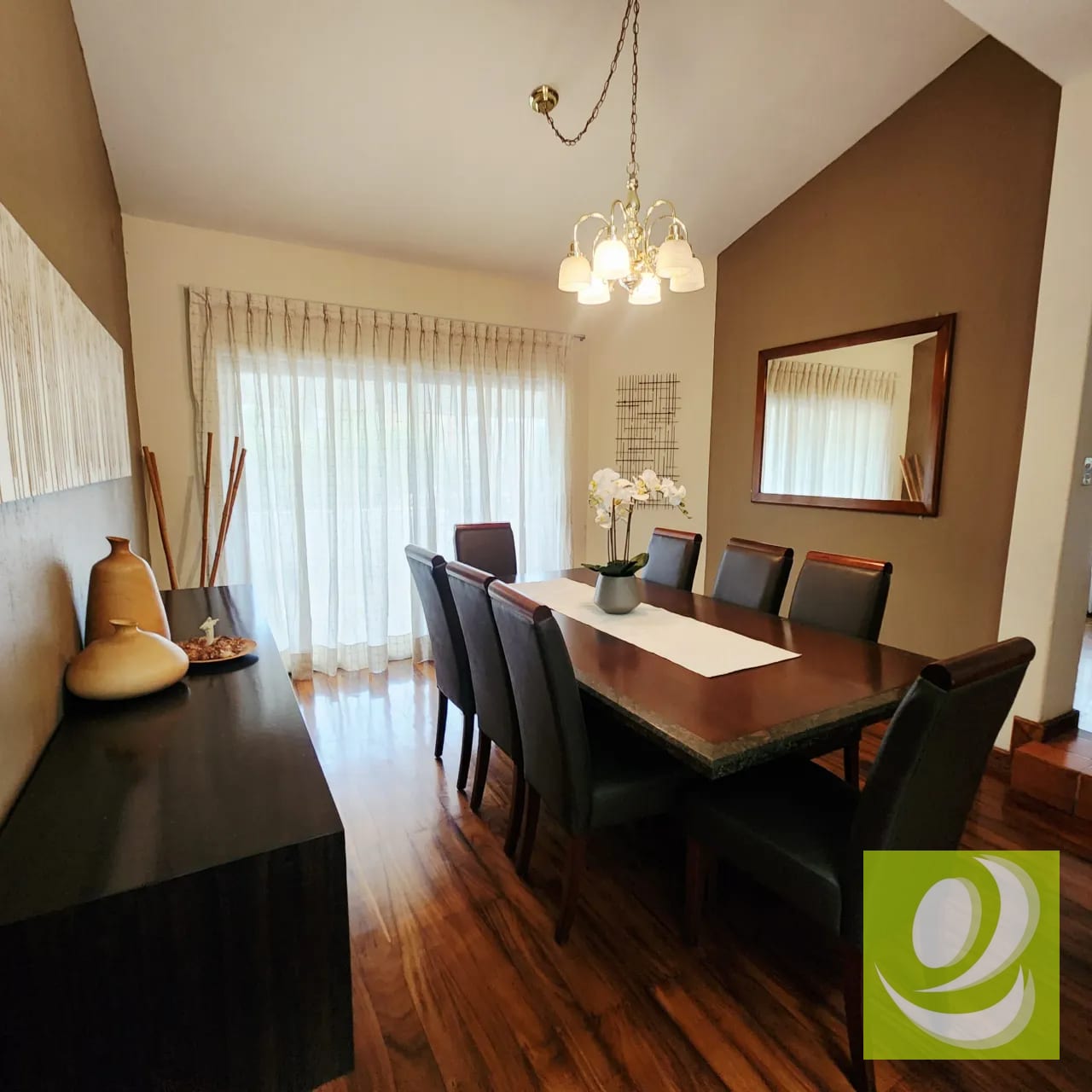 Espectacular casa en venta en Santa Rita II, z. 2 de Mixco — Casa en Venta en Zona 2 Mixco, Guatemala, Ciudad — foto 3 de 13