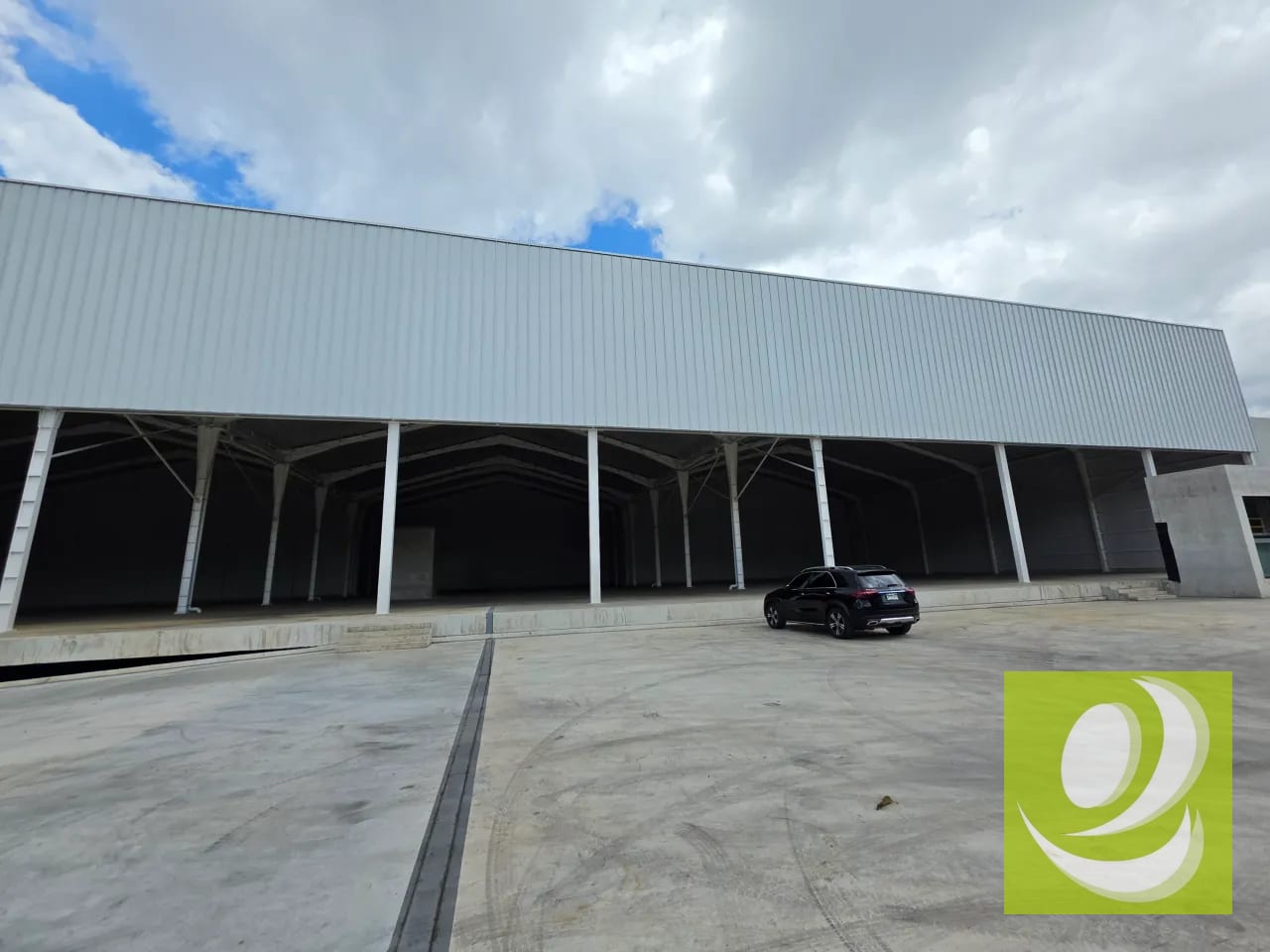 Alquilo Nave Industrial sobre la Roosevelt — Bodega / Ofibodega en Alquiler en Zona 11, Guatemala, Ciudad — foto 1 de 8
