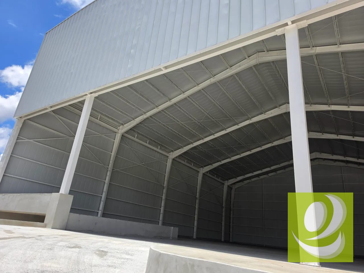 Se Renta Mega Nave Industrial y Comercial en Calzada Roosevelt Zona 11 — Bodega / Ofibodega en Alquiler en Zona 11, Guatemala, Ciudad — foto 1 de 10