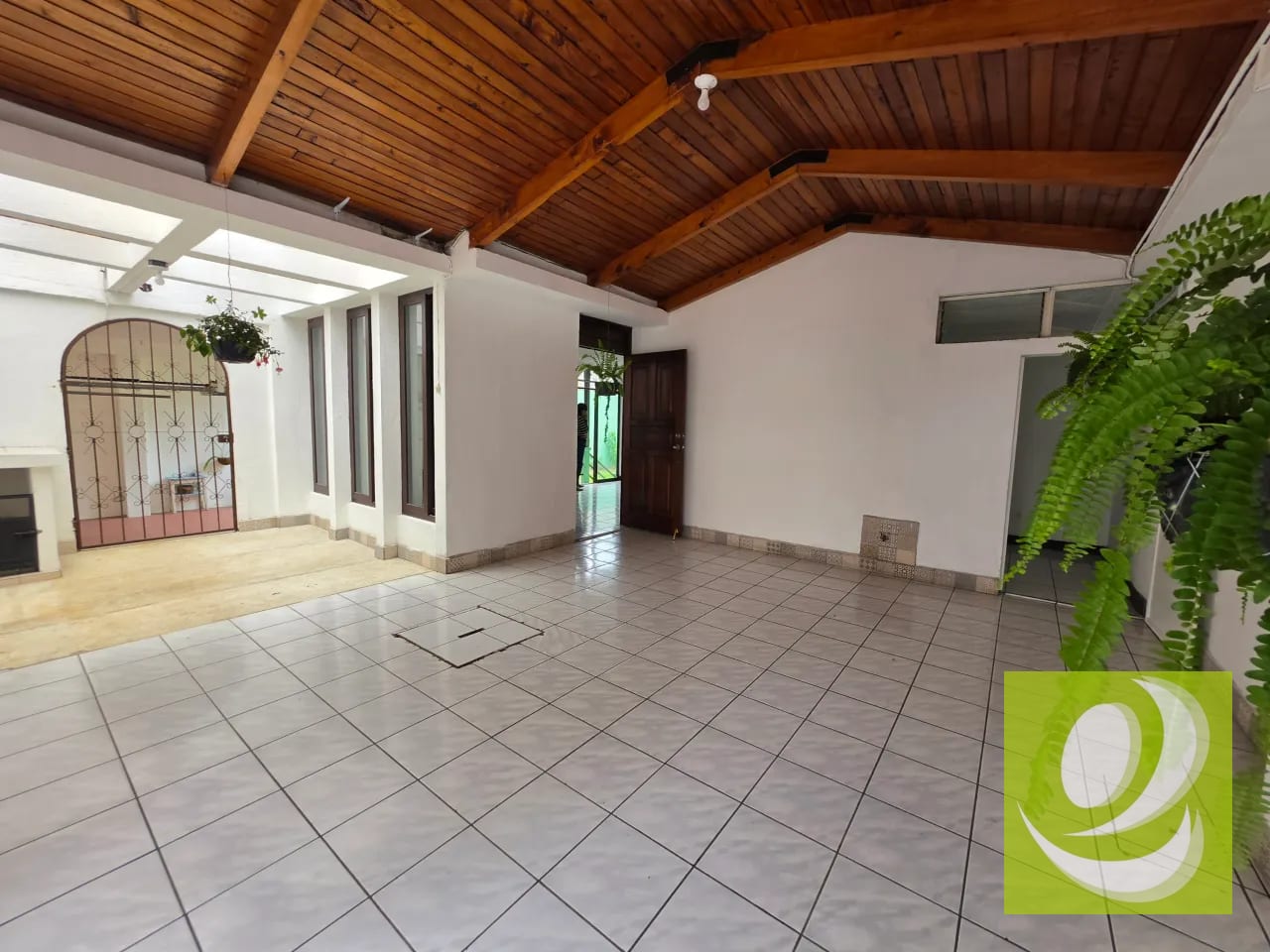 Rento Casa en Lomas del Rodeo Mixco — Casa en Alquiler en Lomas del Rodeo, Zona 3 Mixco, Guatemala, Ciudad — foto 2 de 6