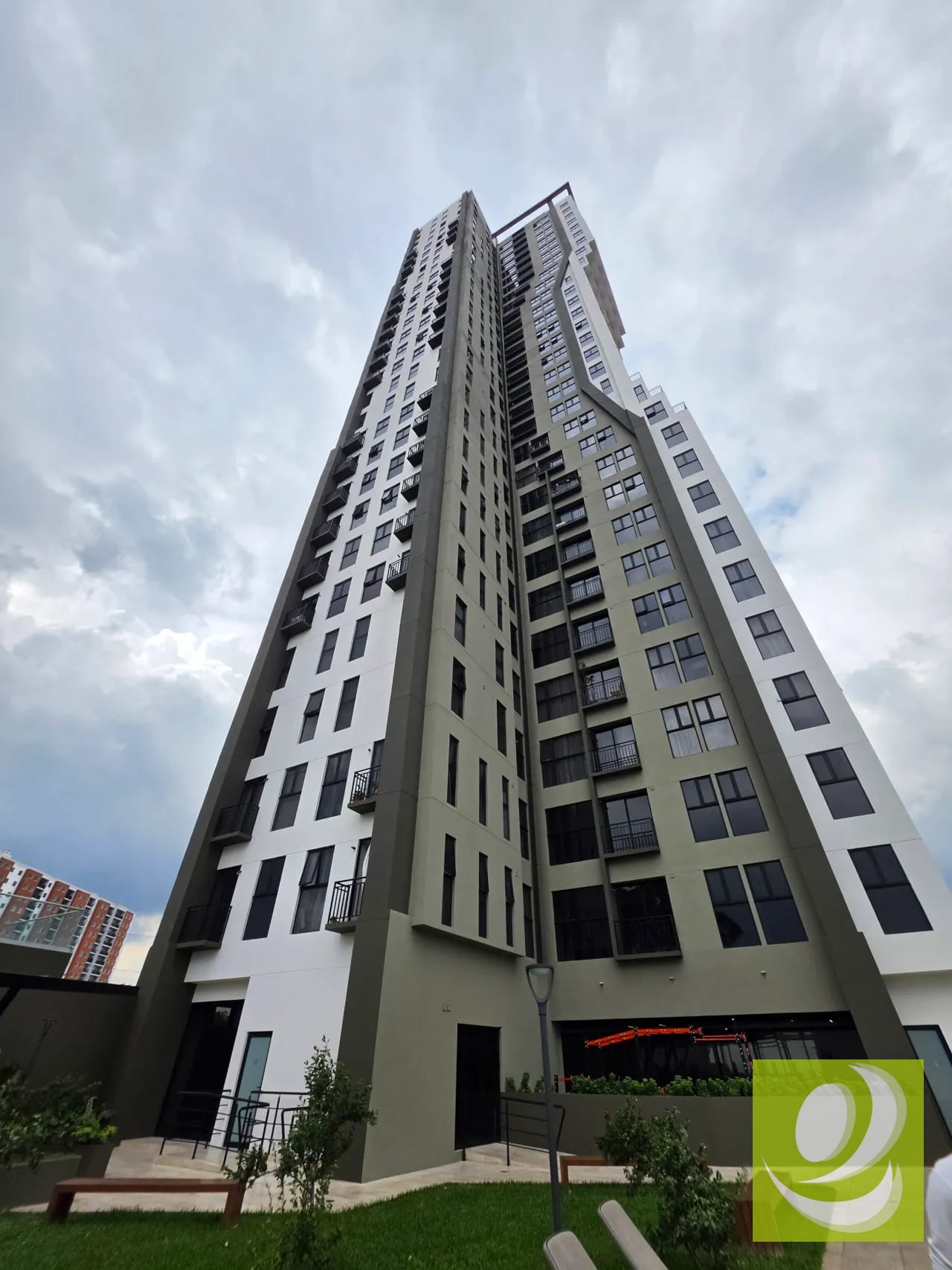Apartamento en Renta en Altaire Zona 11 — Terreno en Venta en Zona 11, Guatemala, Ciudad — foto 1 de 10
