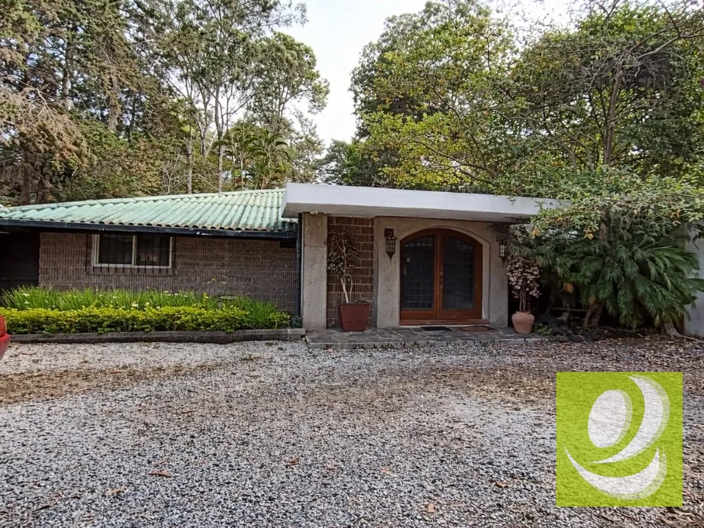 Casa en Venta en Zona 16 Fuera de Garita | Amplio Terreno — Casa en Venta en Zona 16, Guatemala, Ciudad — foto 1 de 6