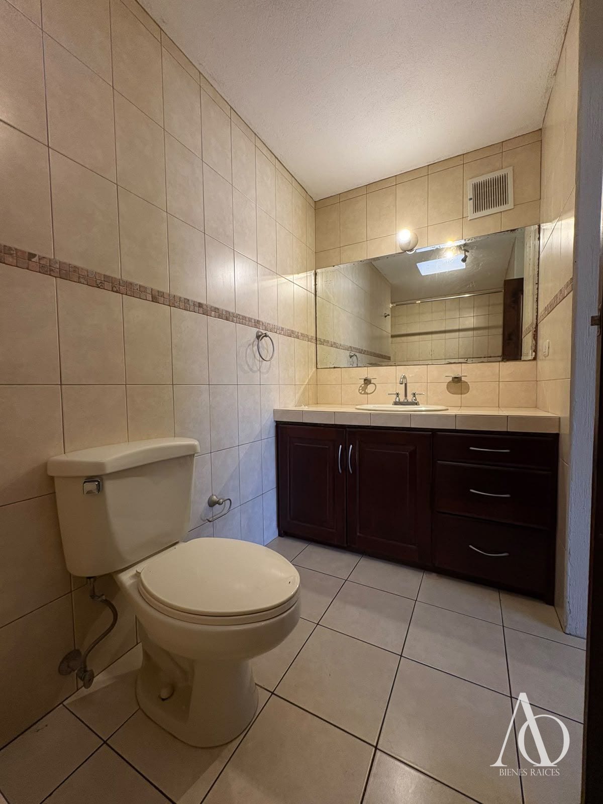 Casa en Alquiler Jardines de San Isidro, zona 16 / EN DIRECTO — Casa en Alquiler en Jardines de San Isidro, Zona 16, Guatemala, Ciudad — foto 4 de 17