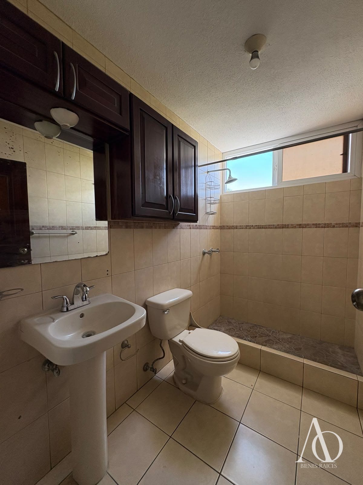 Casa en Alquiler Jardines de San Isidro, zona 16 / EN DIRECTO — Casa en Alquiler en Jardines de San Isidro, Zona 16, Guatemala, Ciudad — foto 6 de 17