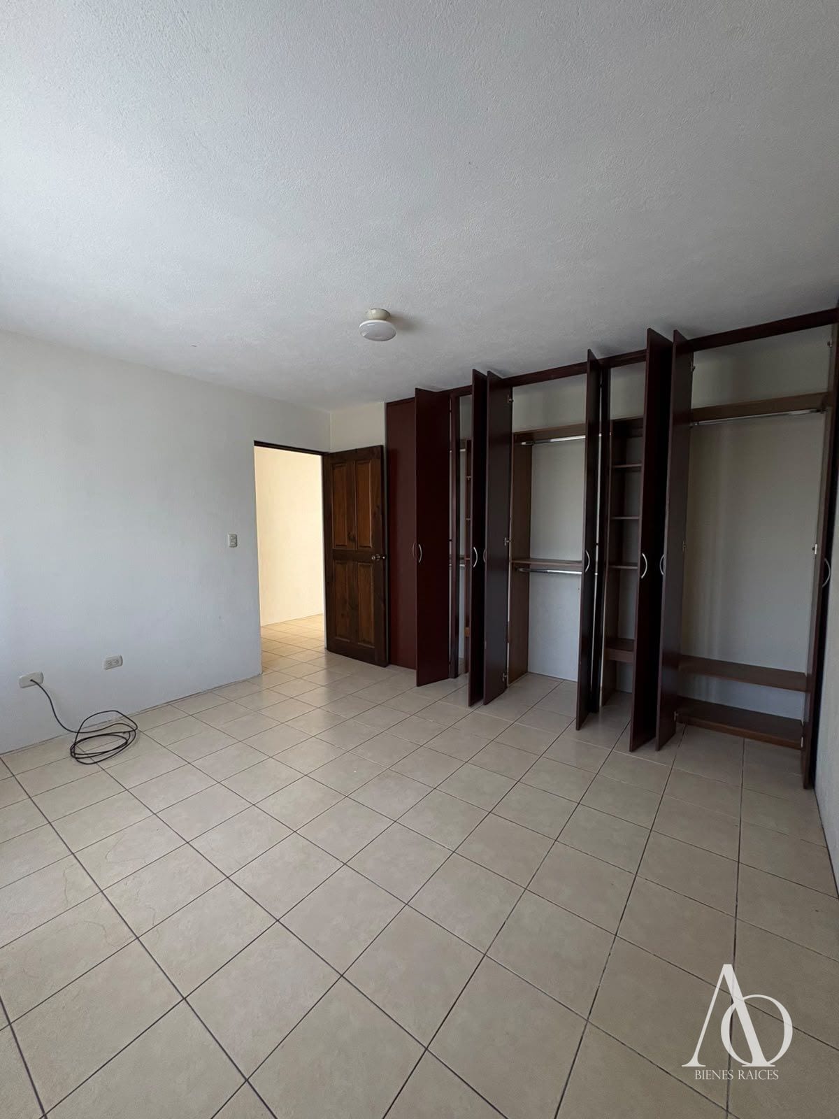 Casa en Alquiler Jardines de San Isidro, zona 16 / EN DIRECTO — Casa en Alquiler en Jardines de San Isidro, Zona 16, Guatemala, Ciudad — foto 9 de 17
