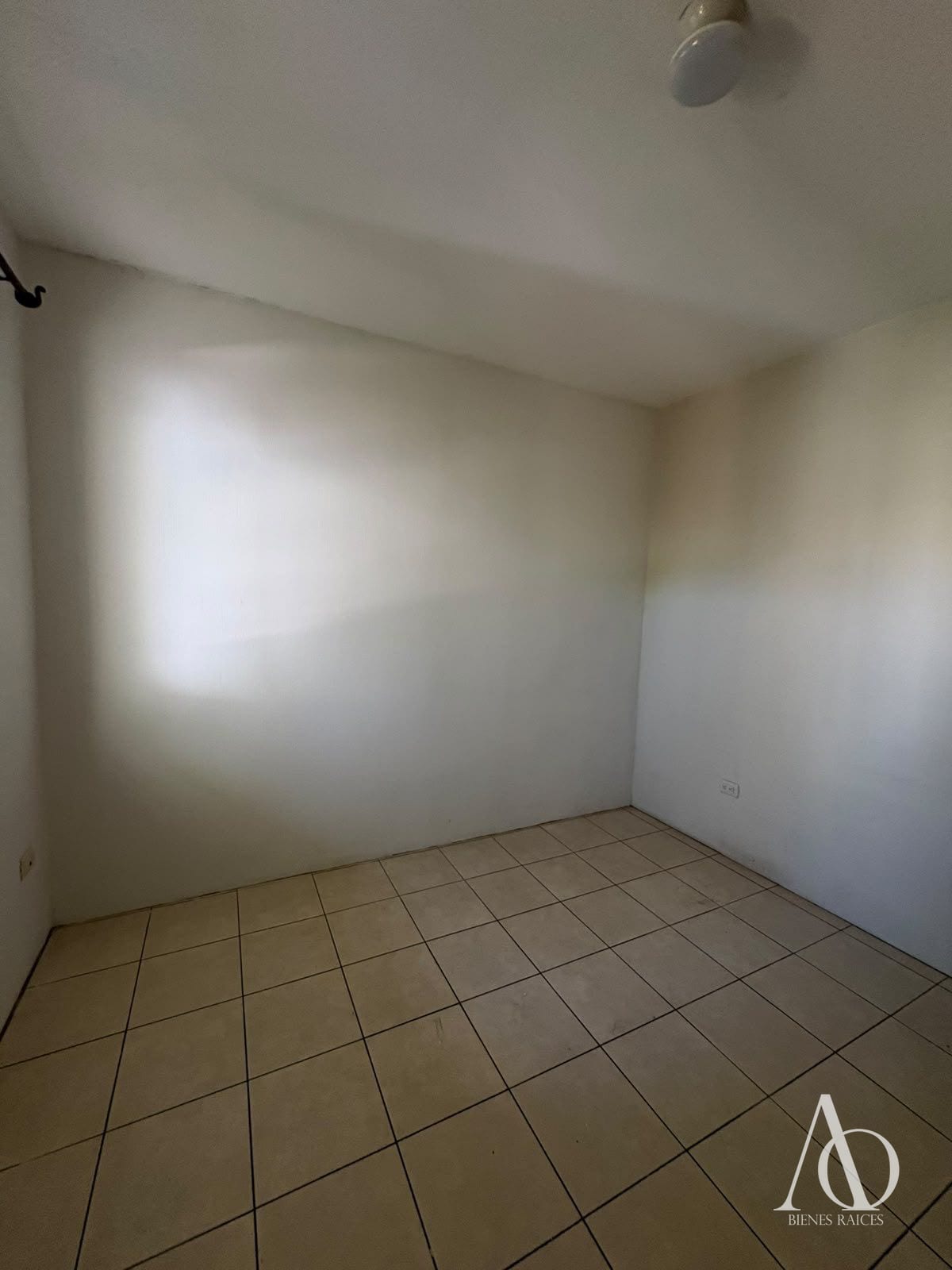Casa en Alquiler Jardines de San Isidro, zona 16 / EN DIRECTO — Casa en Alquiler en Jardines de San Isidro, Zona 16, Guatemala, Ciudad — foto 16 de 17