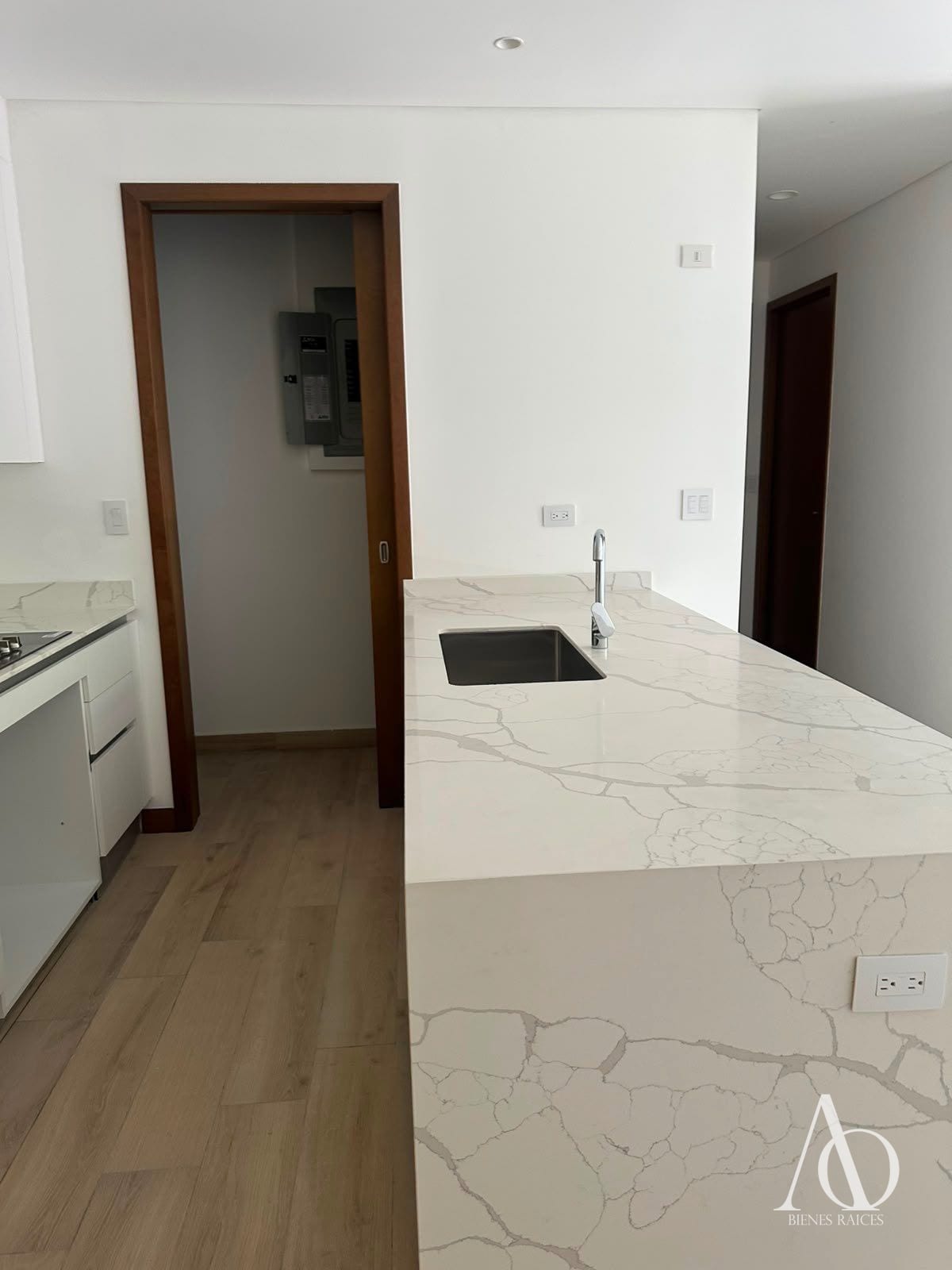 Apartamento en Alquiler Edificio Ferré Diez, zona 10 N4 / EN DIRECTO — Apartamento en Alquiler en Ferré Diez, Zona 10, Guatemala, Ciudad — foto 8 de 14