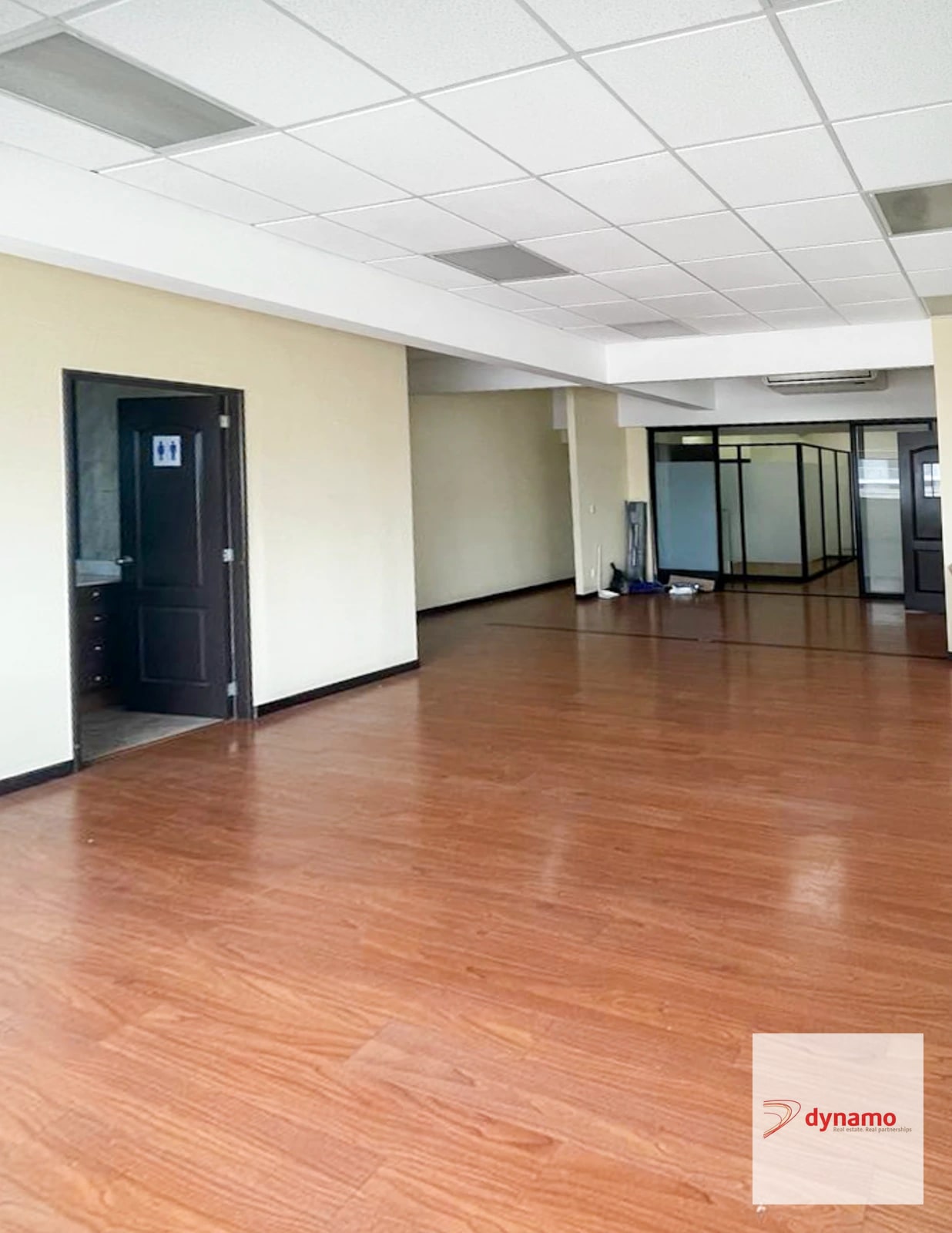Oficina en Renta en Zona 10 | 94 m² | 2 Parqueos — Oficina en Alquiler en Zona 10, Guatemala, Ciudad — foto 2 de 9