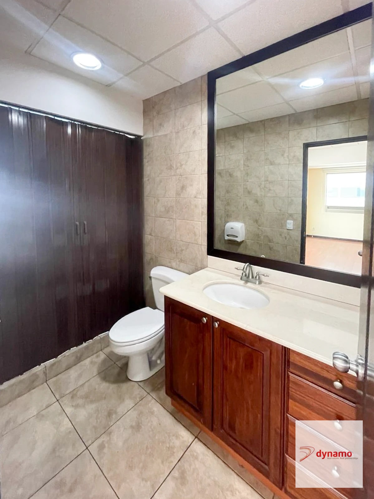 Oficina en Renta en Zona 10 | 94 m² | 2 Parqueos — Oficina en Alquiler en Zona 10, Guatemala, Ciudad — foto 5 de 9