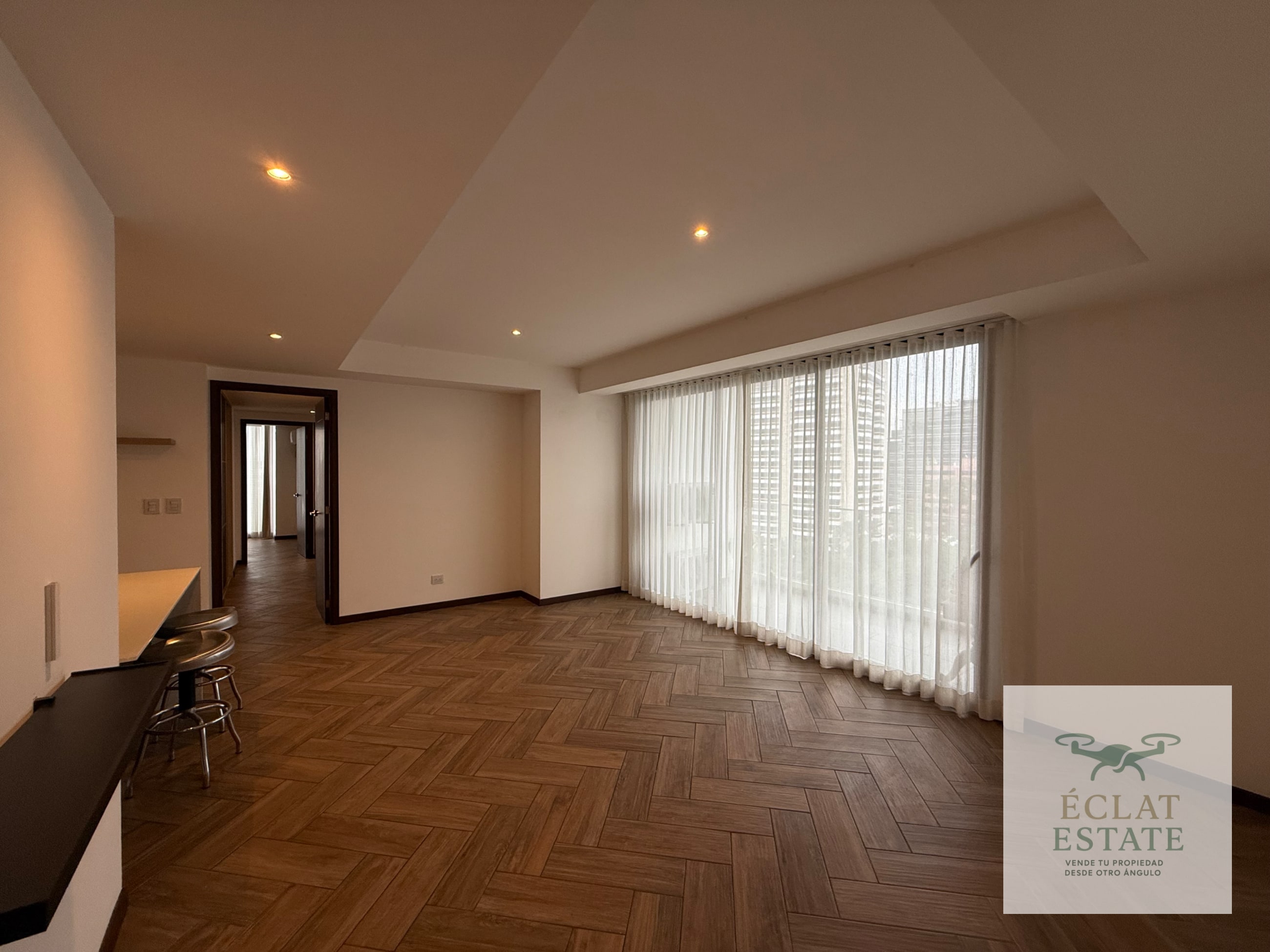 Apartamento de 3 habitaciones + hab. de servicio en renta en zona 10 - 1