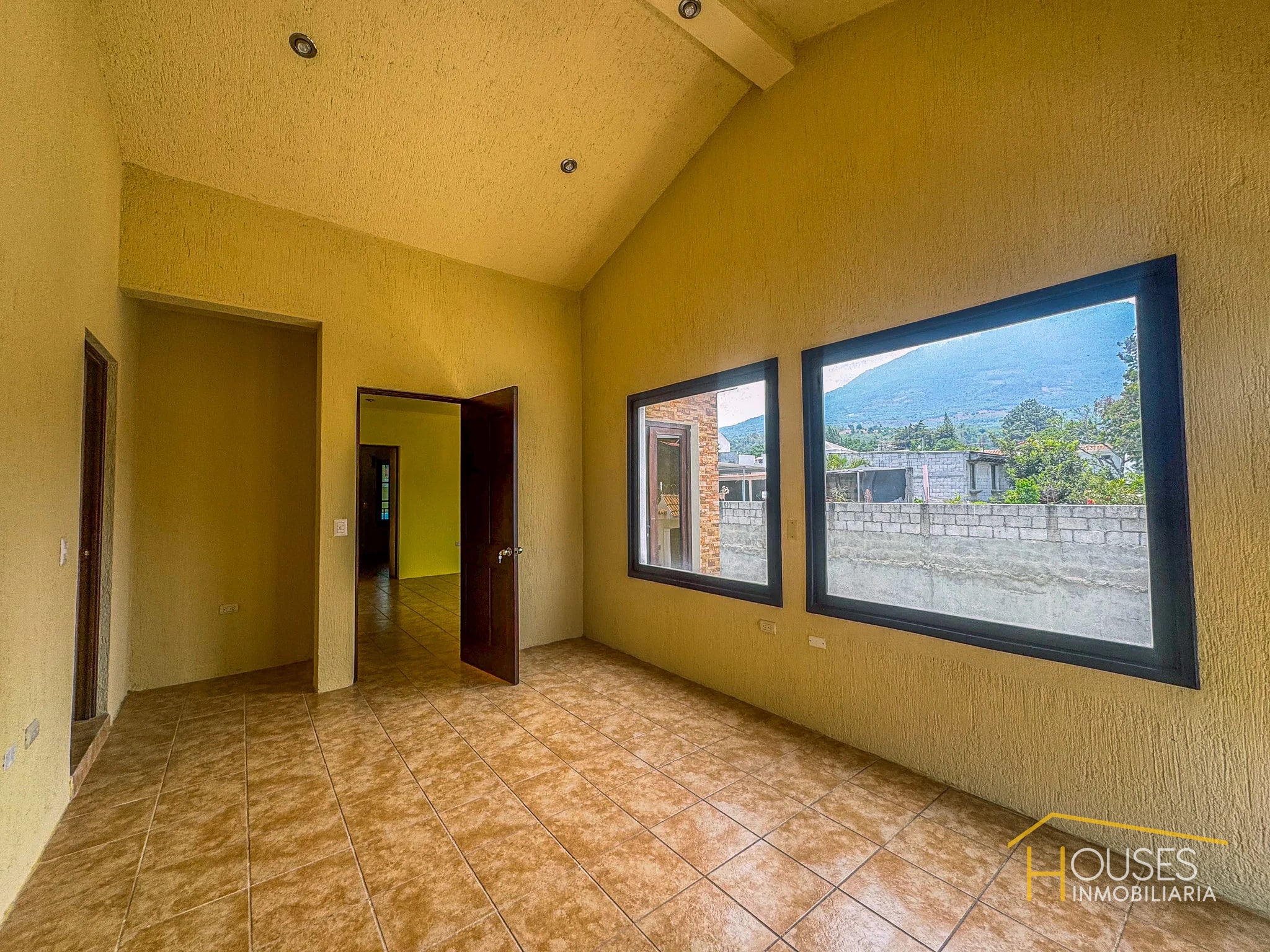 Vendo Casa en Residencial Las Flores, Ciudad Vieja — Casa en Venta en Ciudad Vieja, Sacatepéquez — foto 7 de 14