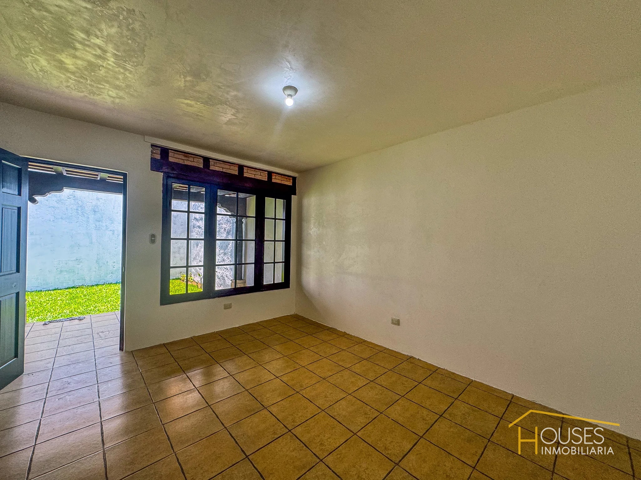 Vendo Casa en Residencial Las Flores, Ciudad Vieja — Casa en Venta en Ciudad Vieja, Sacatepéquez — foto 2 de 14