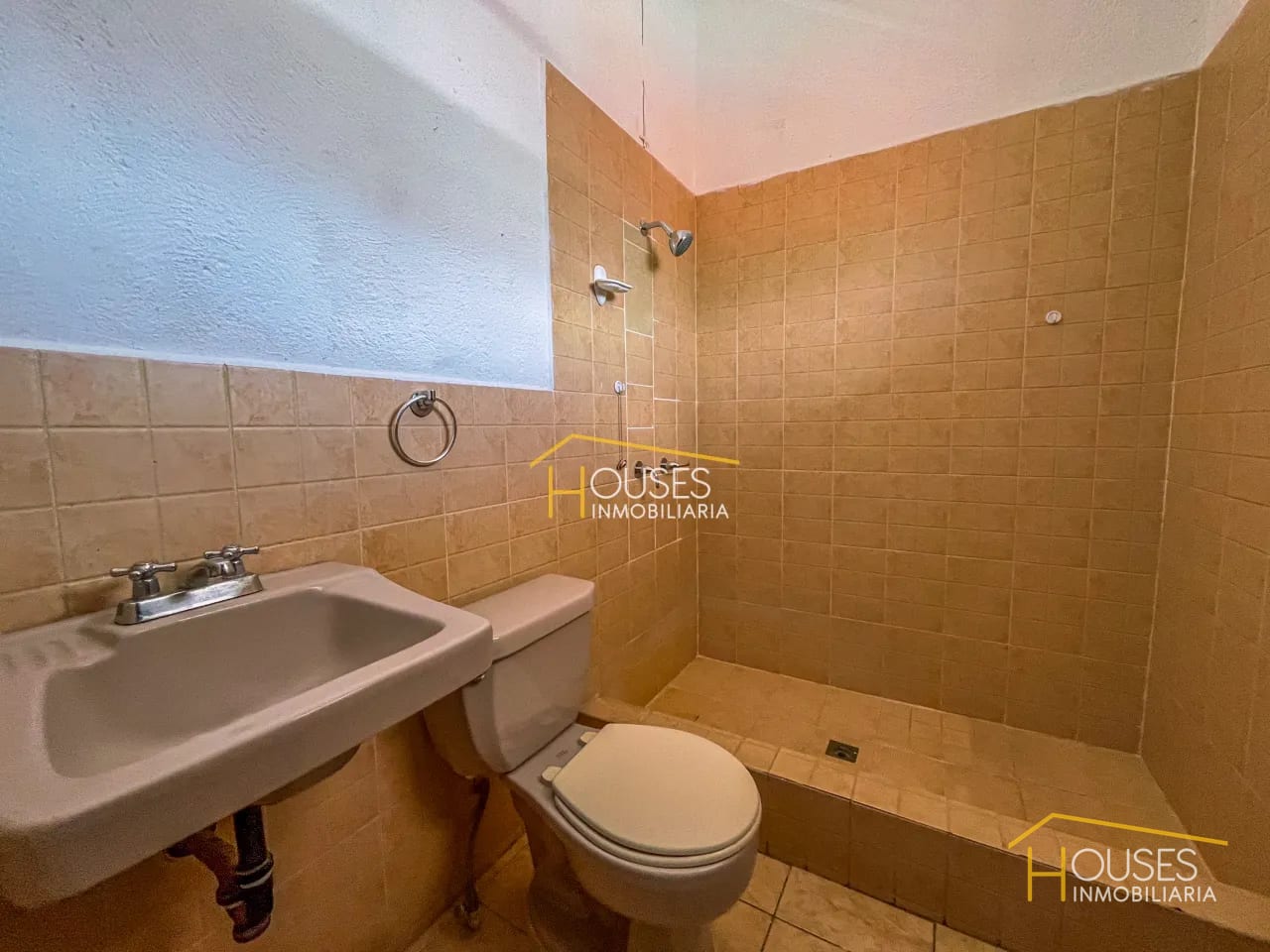 Vendo Casa en San Pedro las Huertas, Antigua Guatemala — Casa en Venta en San Pedro Las Huertas, Antigua, Sacatepéquez — foto 15 de 16