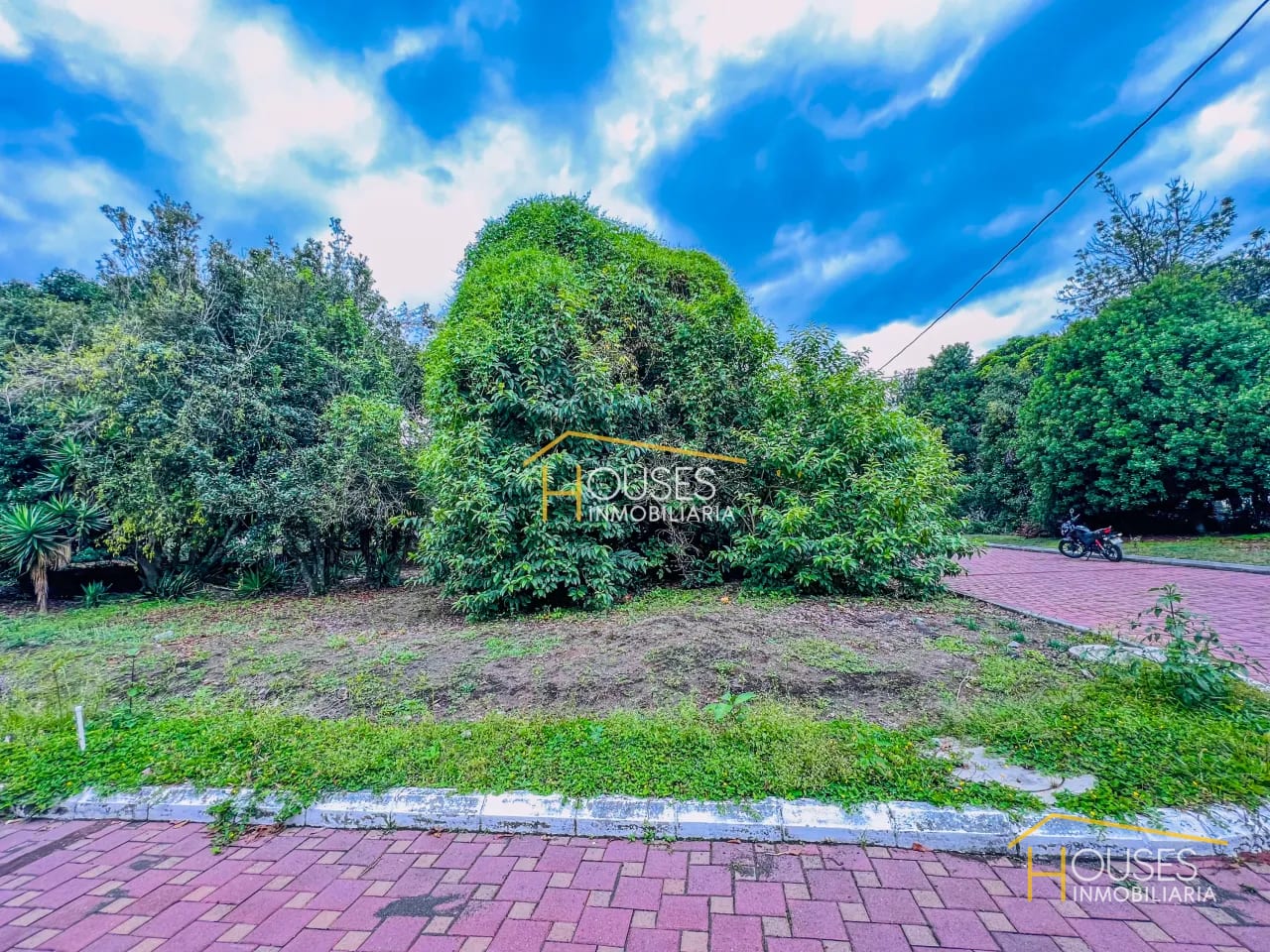 TERRENO DE ESQUINA EN VENTA EN RESIDENCIAL ENTRE VOLCANES, SAN MIGUEL DUEÑAS — Terreno en Venta en San Miguel Dueñas, Sacatepéquez — foto 7 de 11