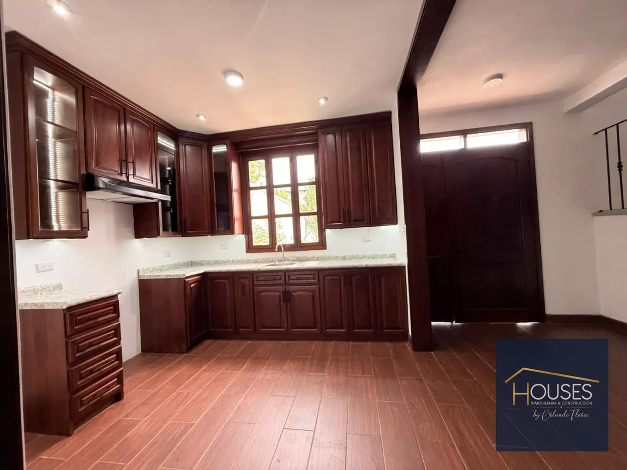 Rento Casa fuera de residencial en Santa Catarina Bobadilla — Casa en Alquiler en Antigua, Sacatepéquez — foto 3 de 16