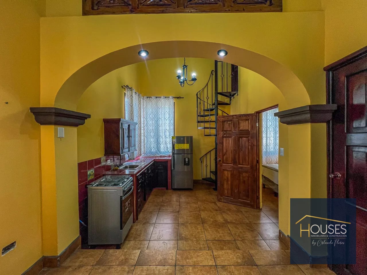 Rento Casa Amoblada de Esquina en Antigua Guatemala — Casa en Alquiler en Antigua, Sacatepéquez — foto 2 de 14