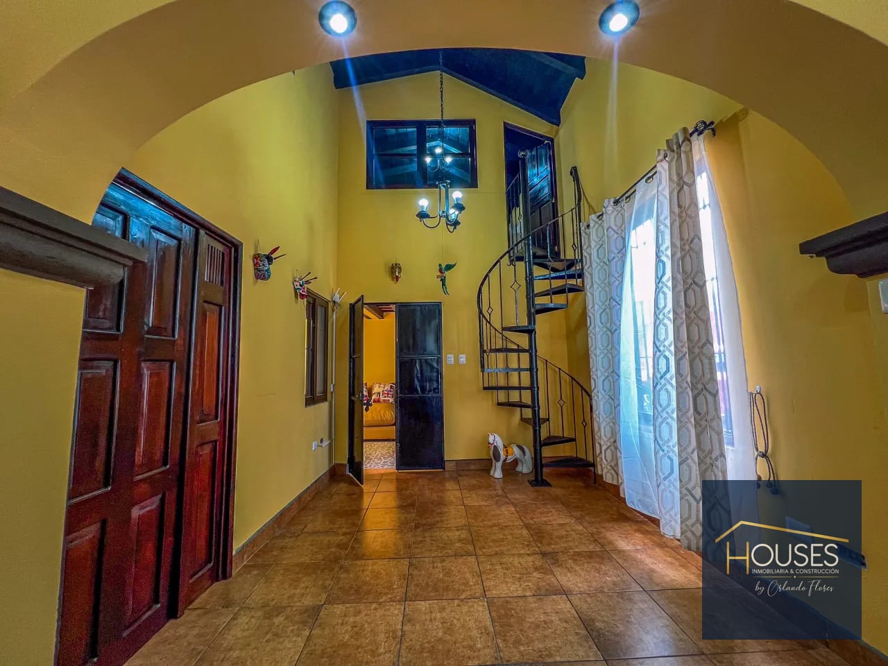 Rento Casa Amoblada de Esquina en Antigua Guatemala — Casa en Alquiler en Antigua, Sacatepéquez — foto 4 de 14
