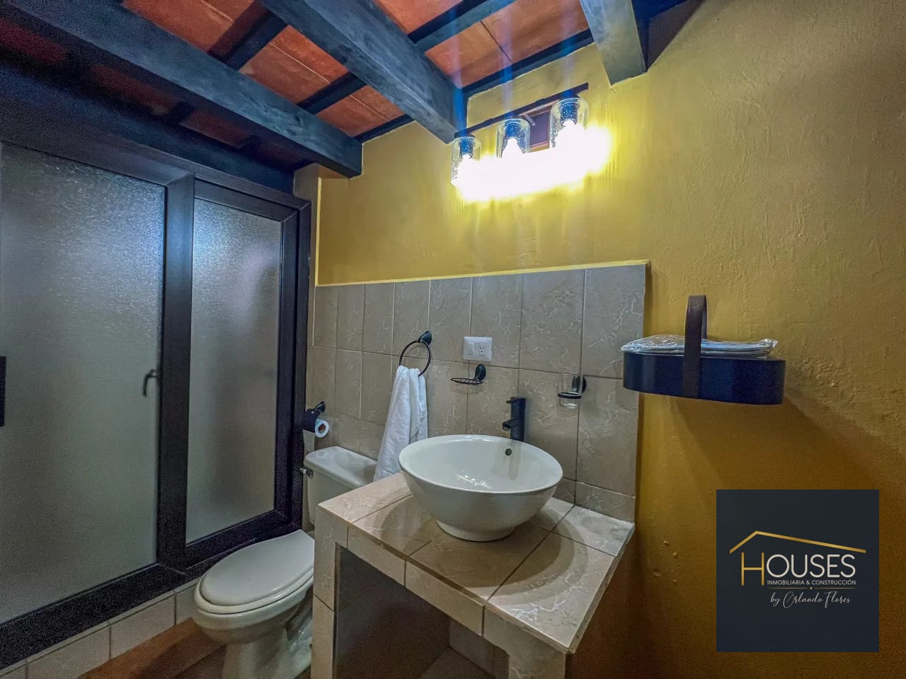 Rento Casa Amoblada de Esquina en Antigua Guatemala — Casa en Alquiler en Antigua, Sacatepéquez — foto 9 de 14