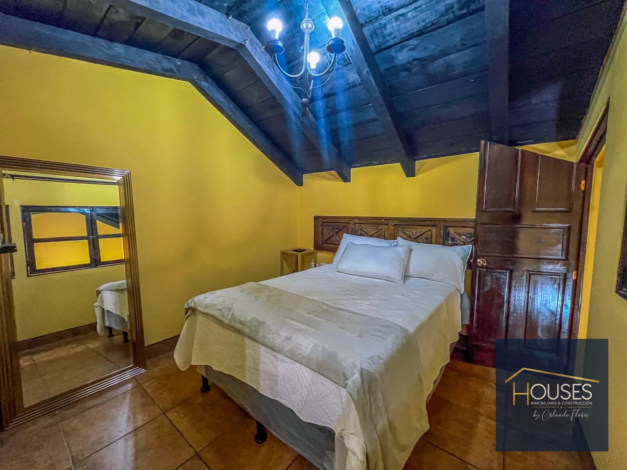 Rento Casa Amoblada de Esquina en Antigua Guatemala — Casa en Alquiler en Antigua, Sacatepéquez — foto 10 de 14
