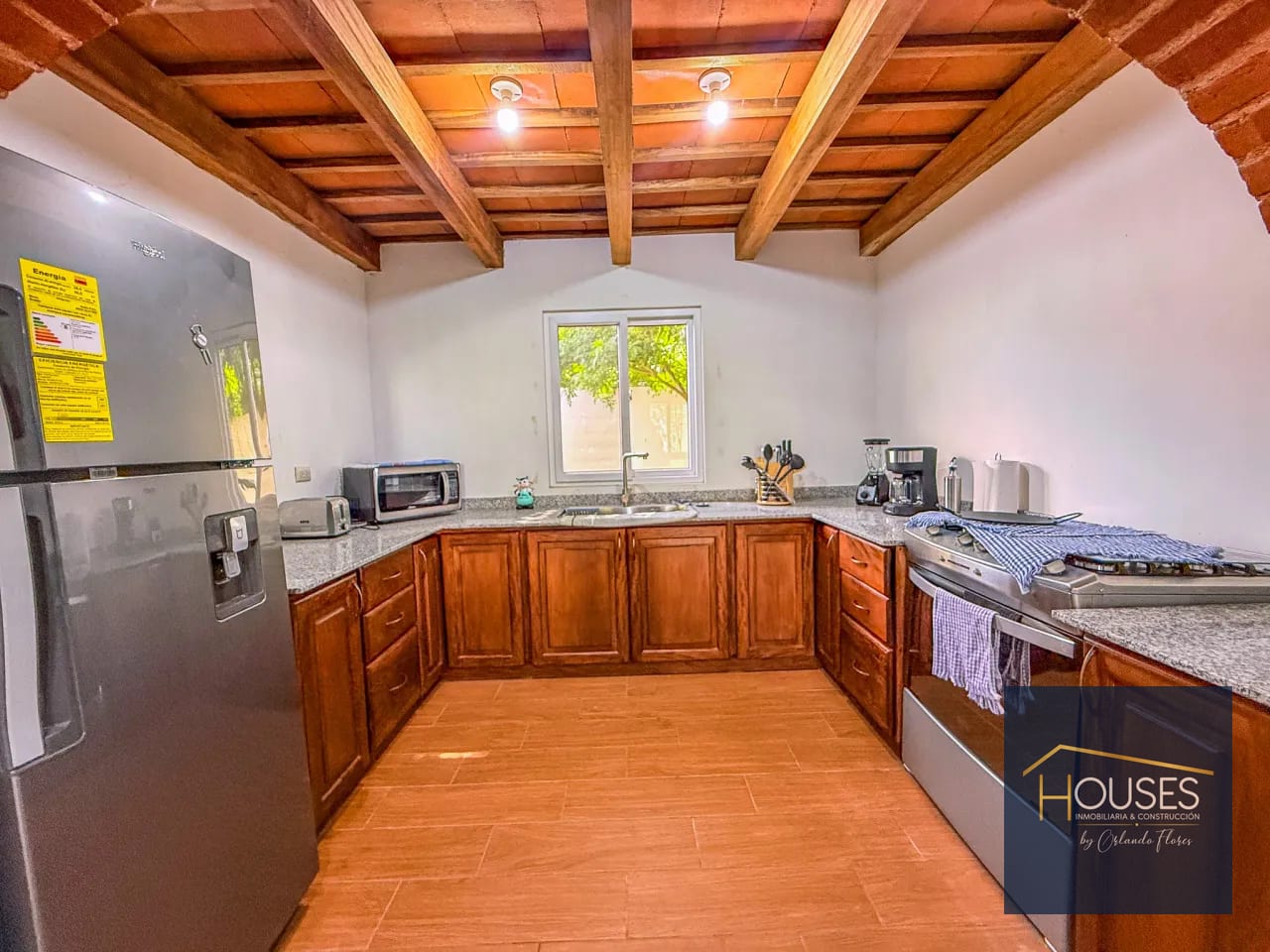 Rento Casa fuera de Residencial en San Pedro las Huertas, Antigua G — Casa en Alquiler en San Pedro Las Huertas, Antigua, Sacatepéquez — foto 3 de 16