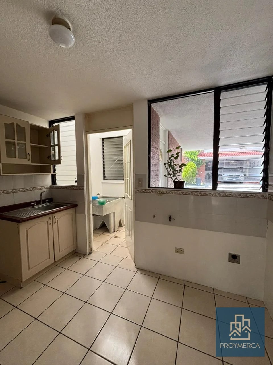Casa en alquiler, Condominio Santa Amelia, Zona 16 - 9