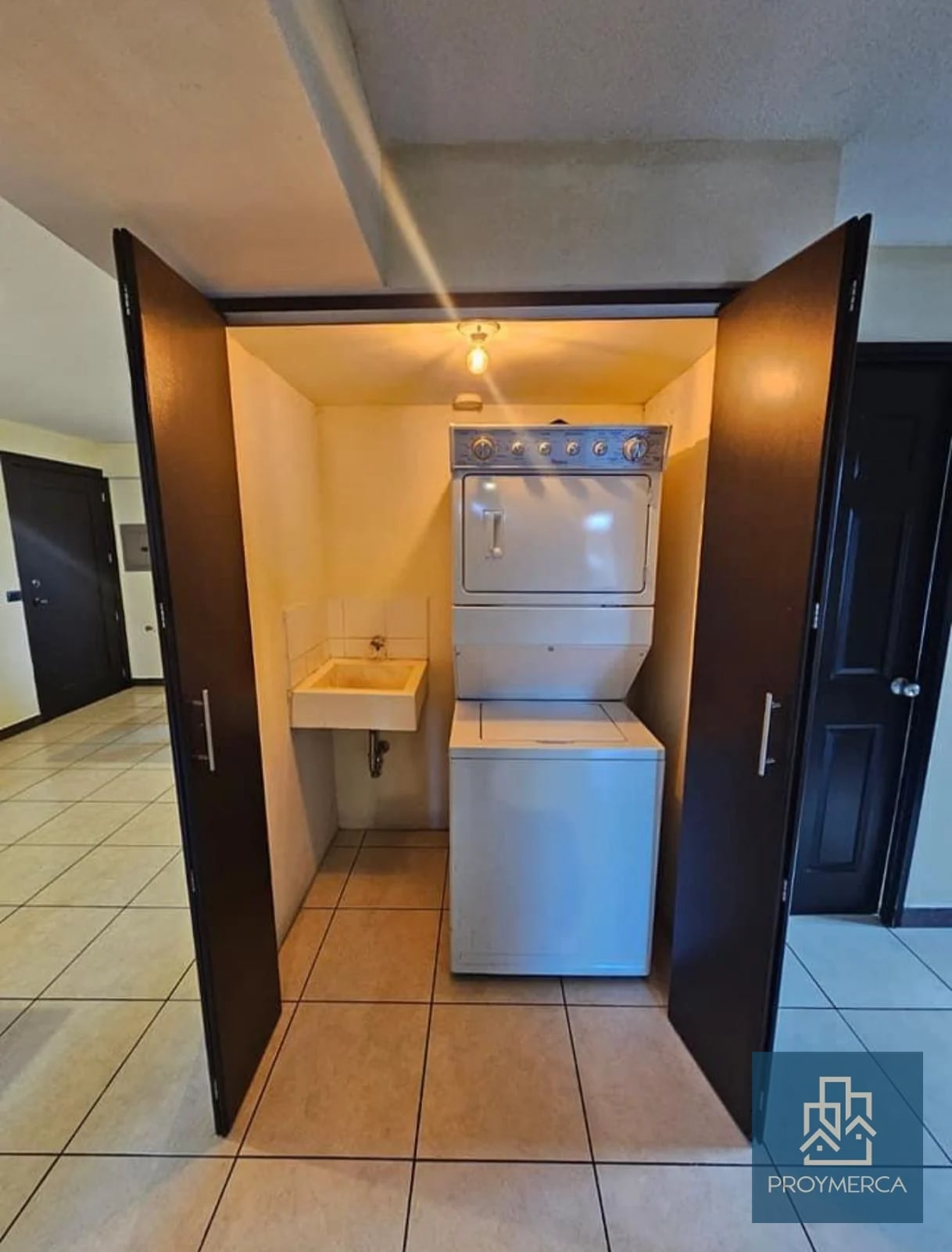 Apartamento amplio en alquiler, Jardines de las Charcas 1, Zona 11 — Apartamento en Alquiler en Jardines de Las Charcas, Zona 11, Guatemala, Ciudad — foto 4 de 8