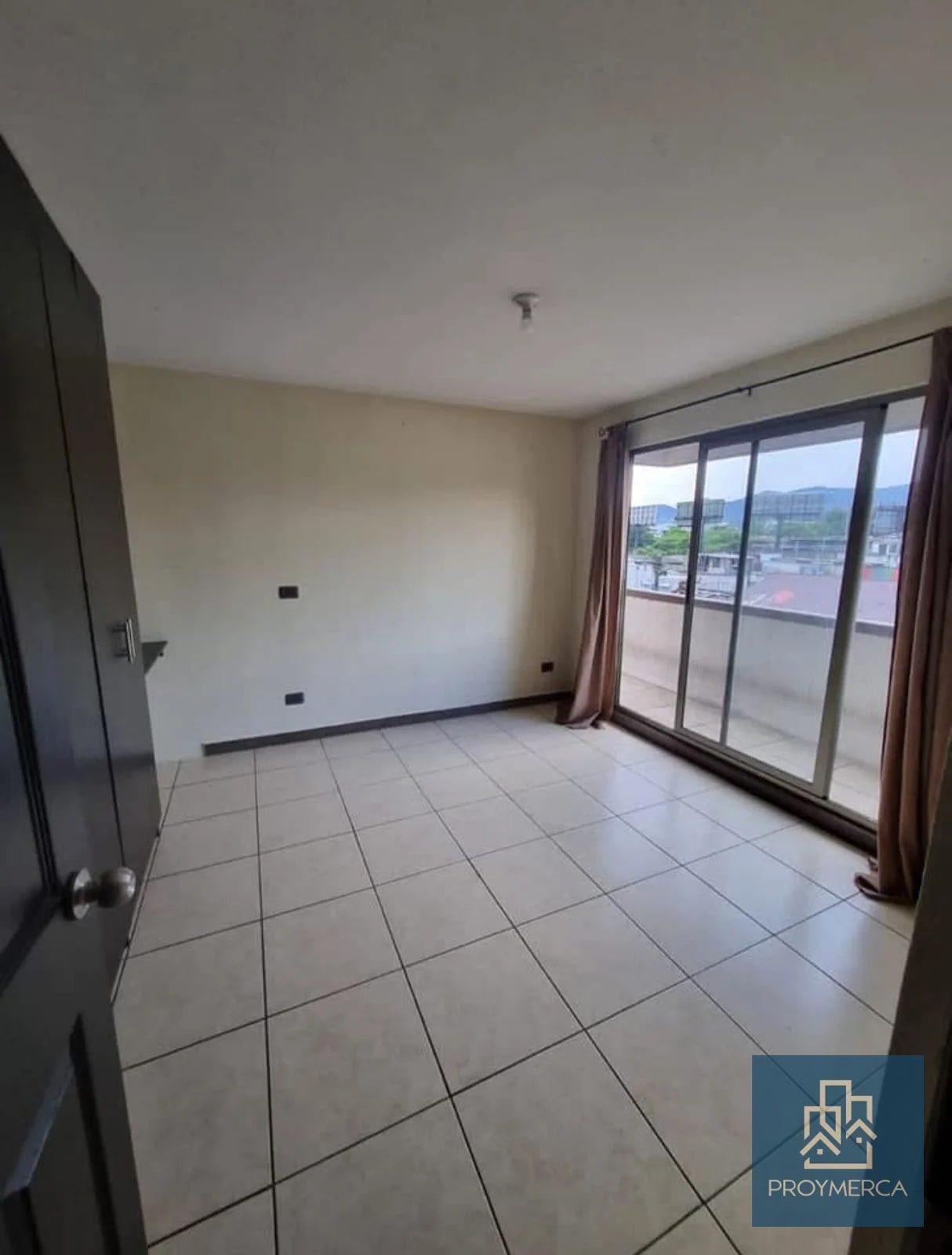 Apartamento amplio en alquiler, Jardines de las Charcas 1, Zona 11 — Apartamento en Alquiler en Jardines de Las Charcas, Zona 11, Guatemala, Ciudad — foto 3 de 8