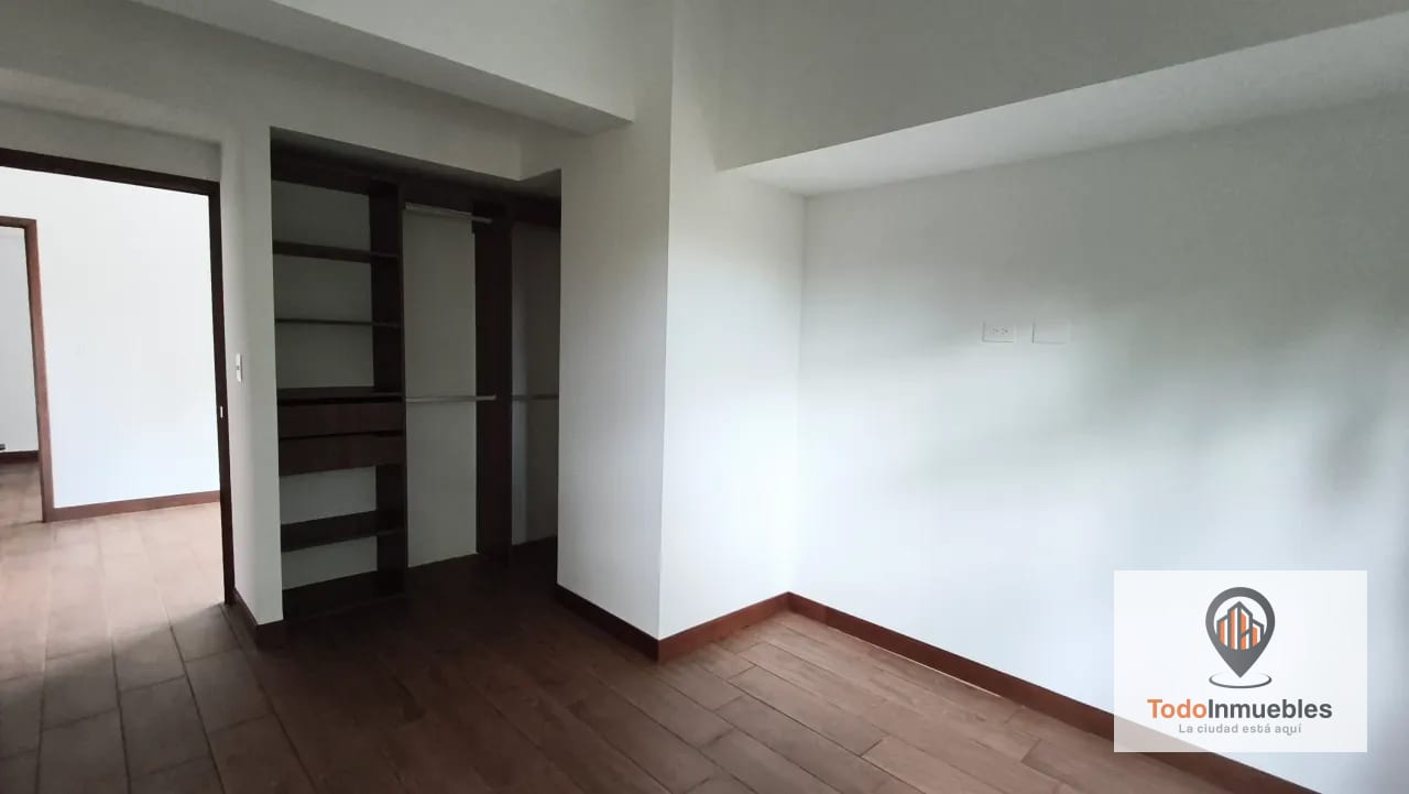 Apartamento en Renta en Casalini Los Arcos z10 — Apartamento en Alquiler en Casalini Los Arcos, Zona 10, Guatemala, Ciudad — foto 11 de 17