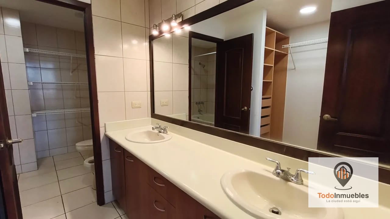 Apartamento en Renta en Jardines del Acueducto z10 — Apartamento en Alquiler en Jardines del Acueducto, Zona 10, Guatemala, Ciudad — foto 11 de 16