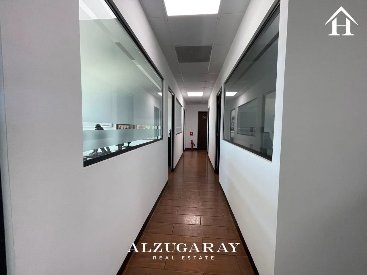 REMATO OFICINA NIVEL ALTO 150 MT2 / EDIFICIO PIALE Z.10 — Oficina en Venta en Pialé, Zona 10, Guatemala, Ciudad — foto 5 de 9