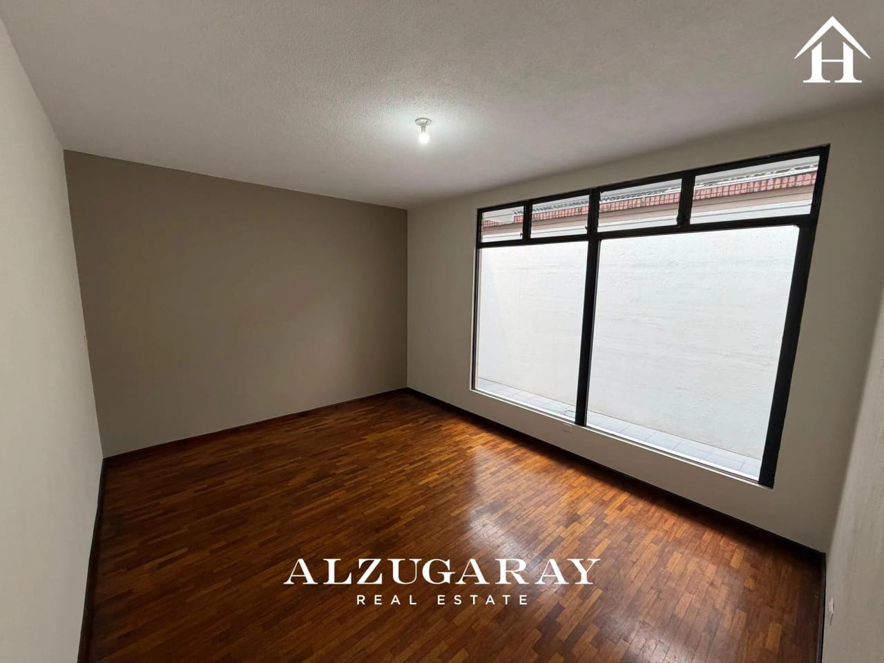 CASA AMPLIA, REMODELADA 3 HAB / AV. HINCAPIE ZONA 13 — Casa en Alquiler en Colonia Santa Fé, Zona 13, Guatemala, Ciudad — foto 1 de 10