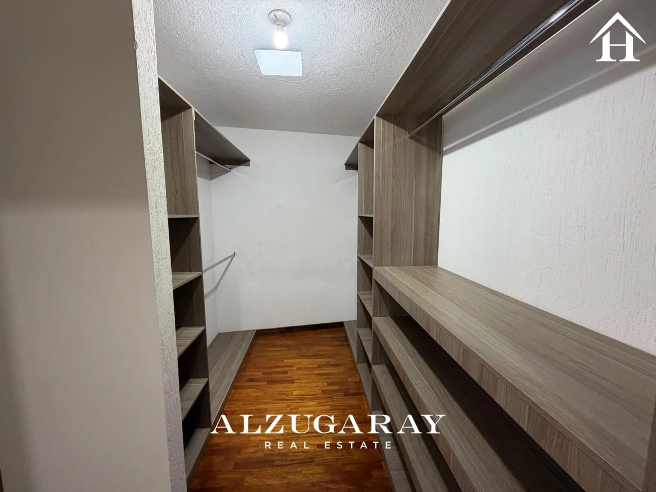 CASA AMPLIA, REMODELADA 3 HAB / AV. HINCAPIE ZONA 13 — Casa en Alquiler en Colonia Santa Fé, Zona 13, Guatemala, Ciudad — foto 9 de 10