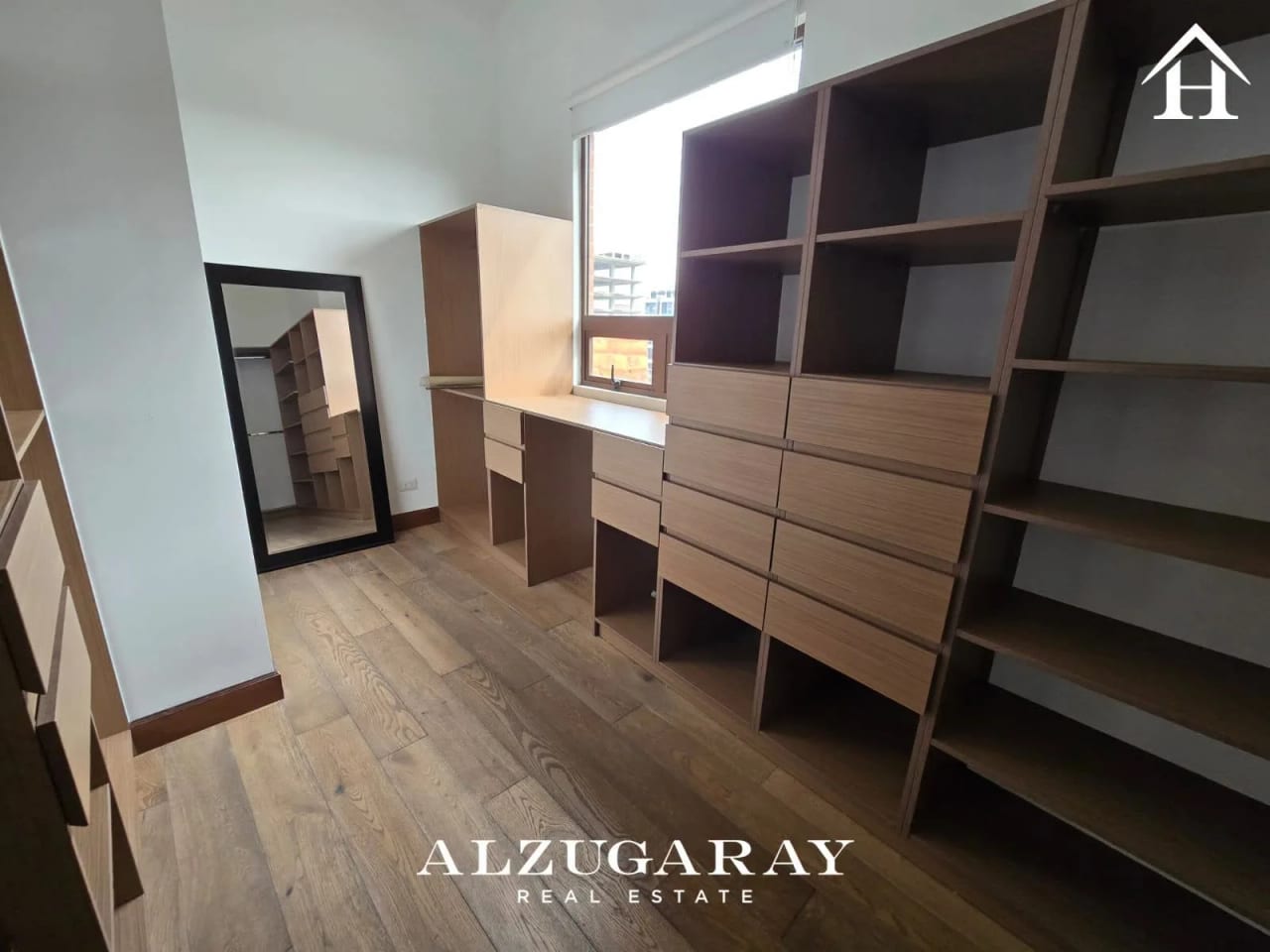 APTO. MODERNO CON BALCÓN 3 HAB./ EDIF. SALVATTORE Z.10 — Apartamento en Alquiler en Salvattore, Zona 10, Guatemala, Ciudad — foto 6 de 9