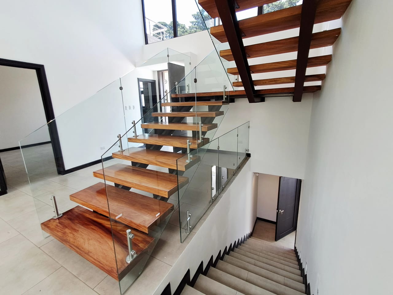 Casa Venta Lomas de San Isidro — Casa en Venta en Lomas de San Isidro, Zona 16, Guatemala, Ciudad — foto 4 de 14