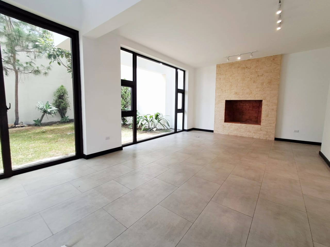 Casa Venta Lomas de San Isidro — Casa en Venta en Lomas de San Isidro, Zona 16, Guatemala, Ciudad — foto 5 de 14