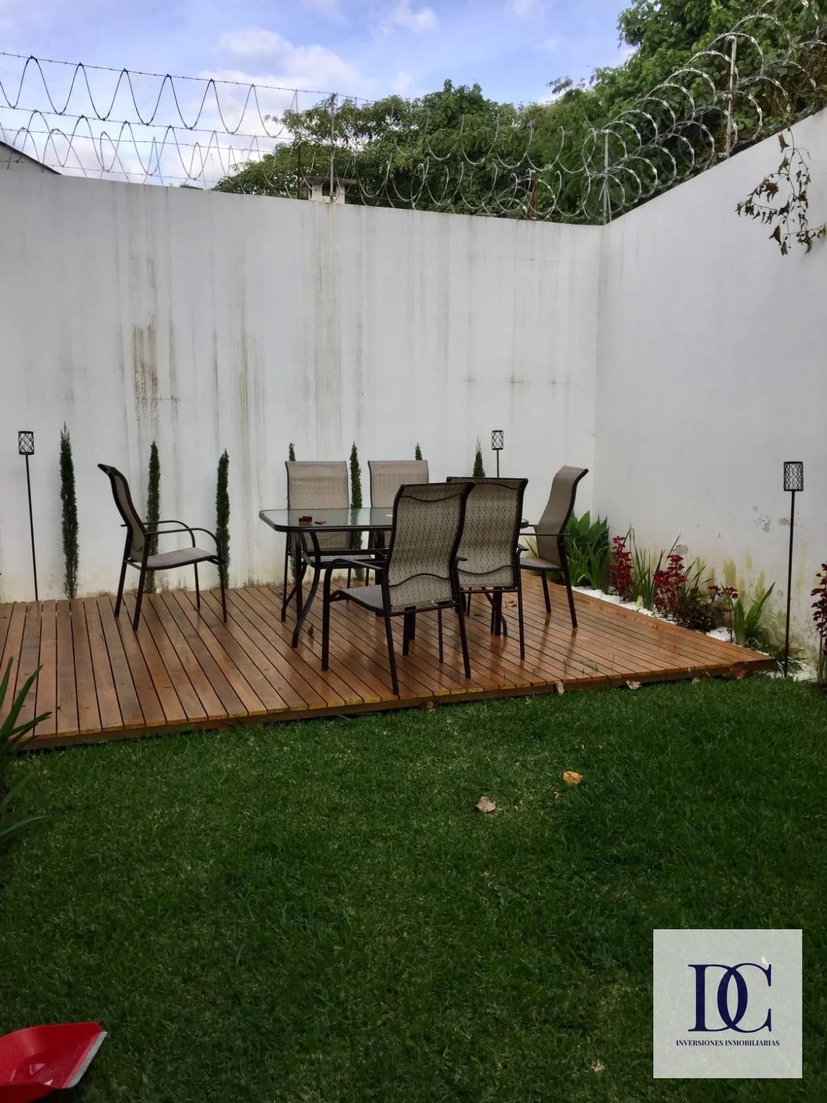 đ CASA EN RENTA â 3 HAB + JARDĂN CON DECK | COND. SAN LĂZARO | ZONA 15 - 15