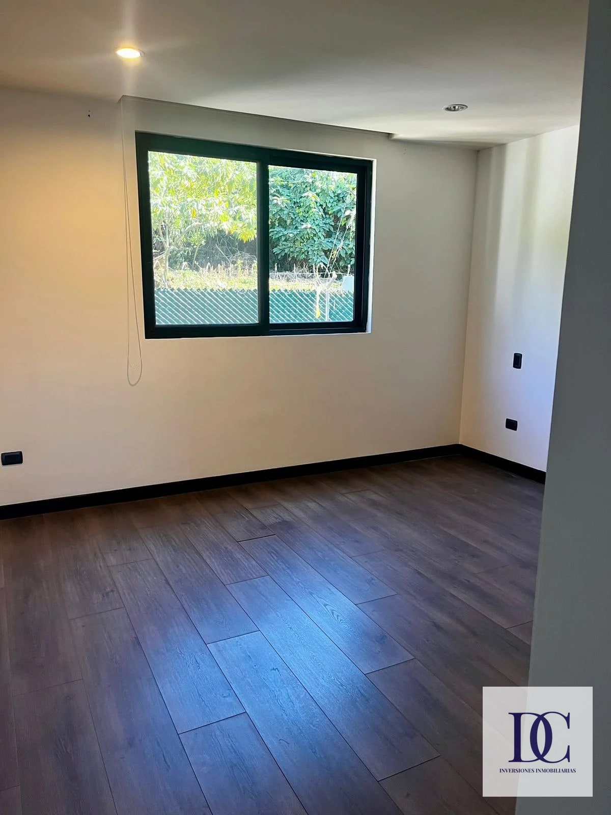 đ CASA EN RENTA â 3 HAB + JARDĂN CON DECK | COND. SAN LĂZARO | ZONA 15 - 8