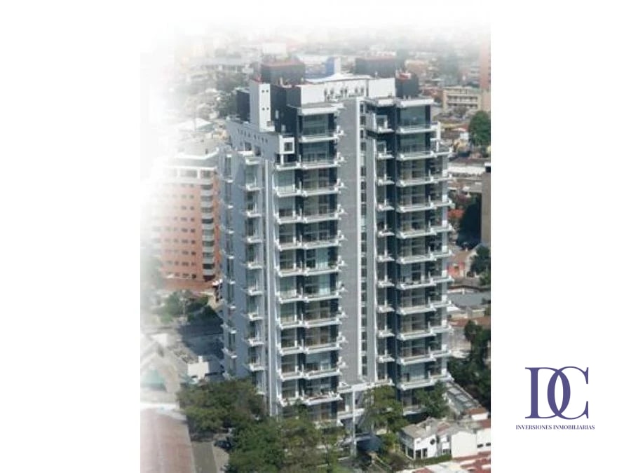 📍 APARTAMENTO EN RENTA – 2 HAB + DOBLE ALTURA | EDIFICIO ATRIUM | ZONA 10 — Apartamento en Alquiler en Atrium, Zona 10, Guatemala, Ciudad — foto 1 de 14